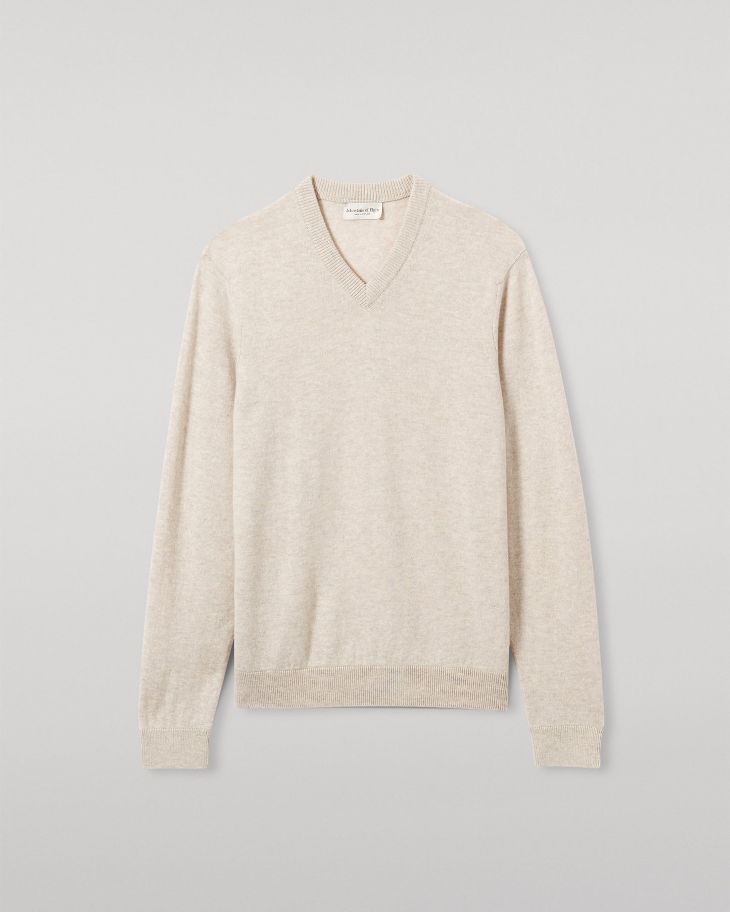 JOHNSTONS OF ELGIN MENS RORY VEE NECK CLASSIC JUMPER NATURAL 100% CASHMERE KAP05594HA0402