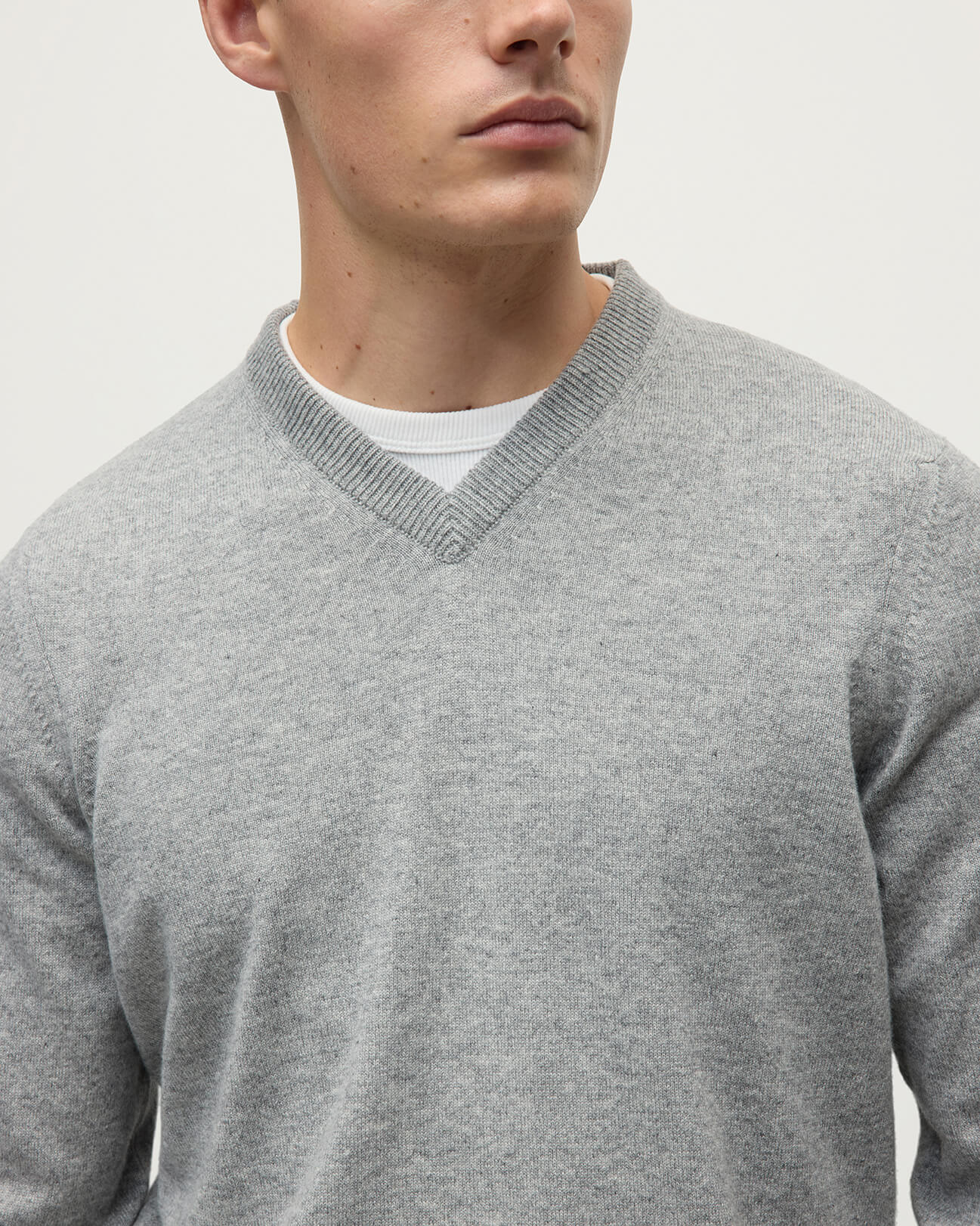 Men's Classic Cashmere Grey V Neck Jumper | Made In Scotland