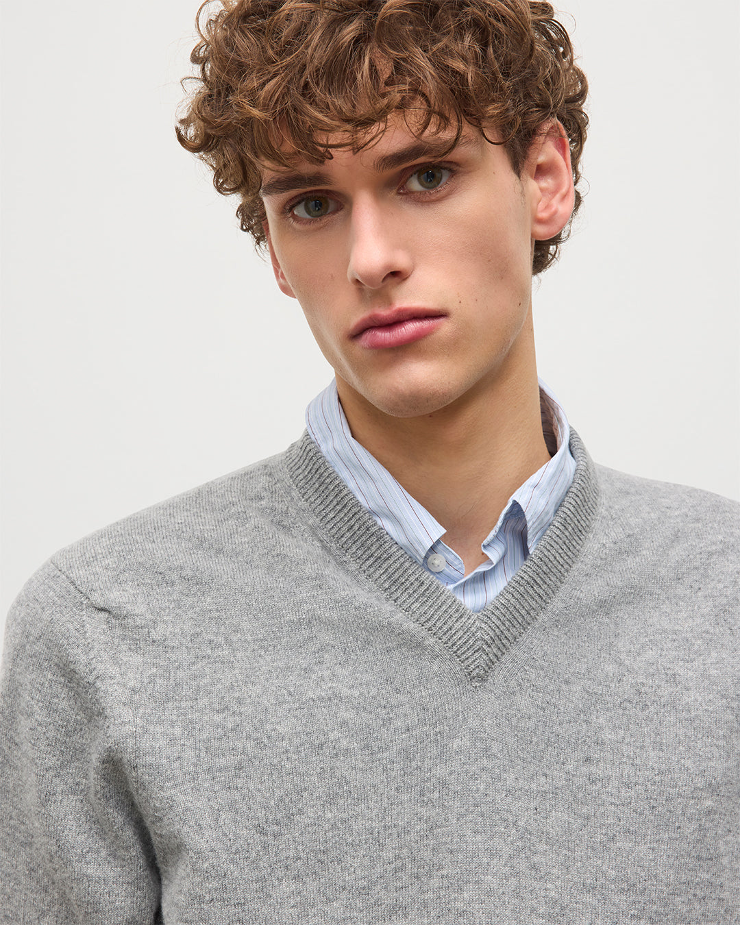 JOHNSTONS OF ELGIN MENS RORY VEE NECK CLASSIC JUMPER 100% CASHMERE KAP05594HA0400