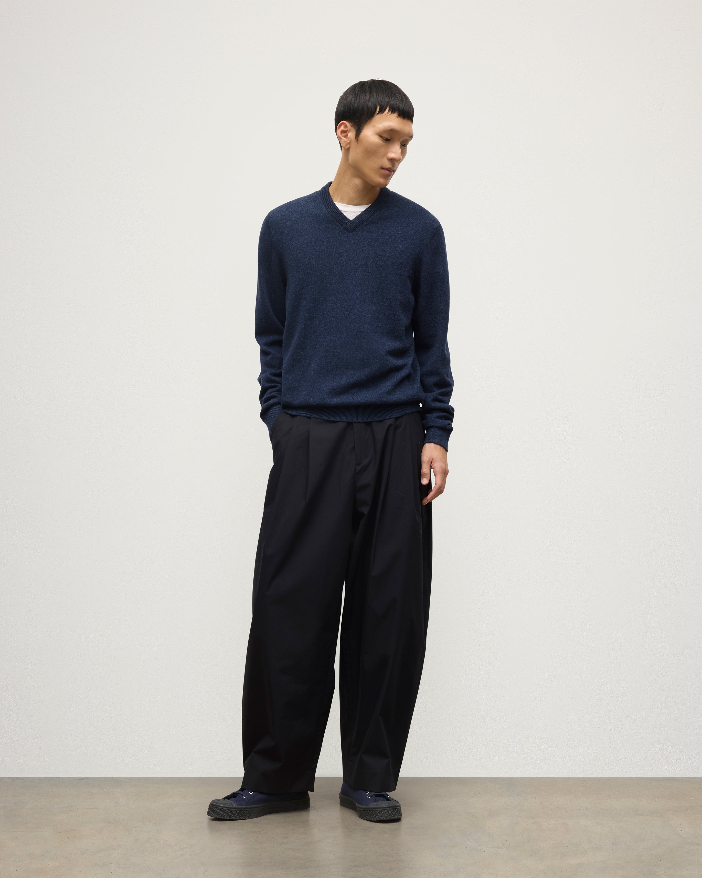 メンズ・カシミヤの必需品｜Johnstons of Elgin