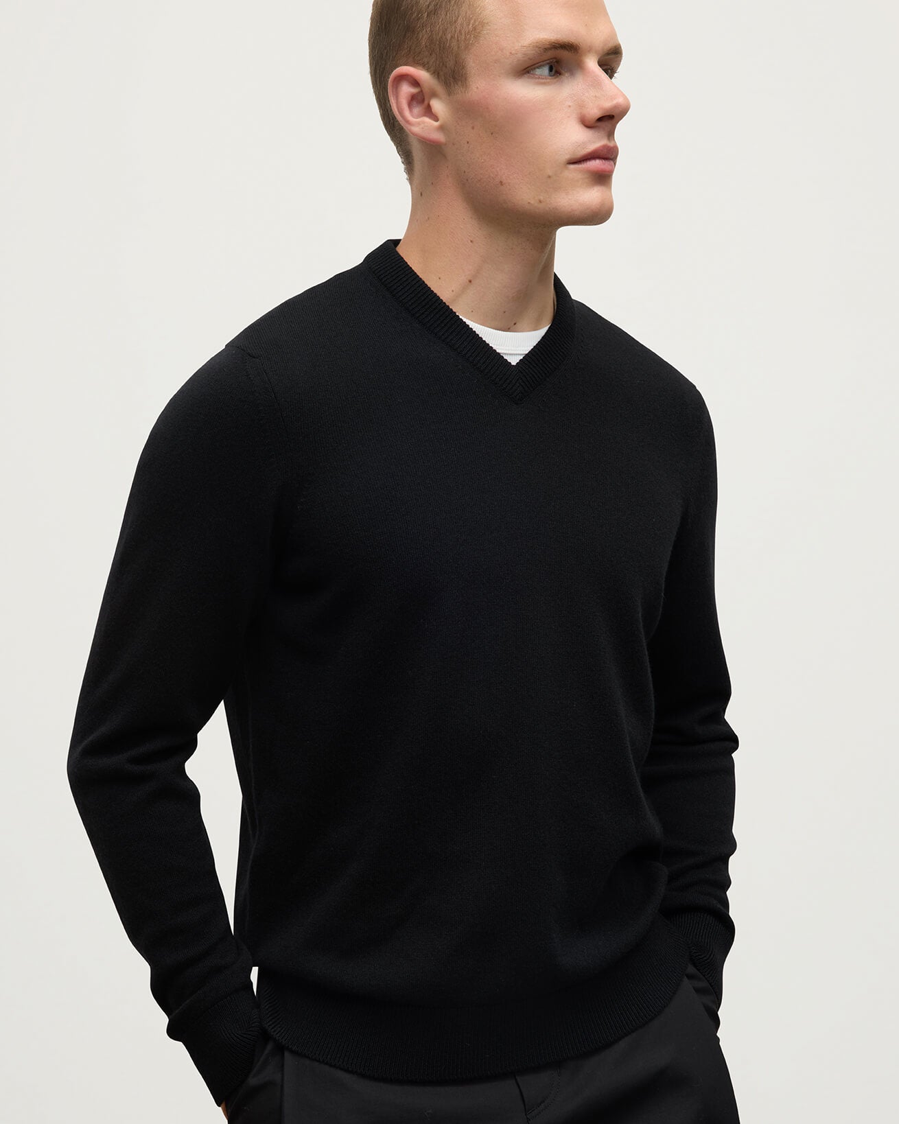 Johnstons of Elgin AW25 Men's Knitwear Black Classic Cashmere Black V Neck KAP05594SA7210