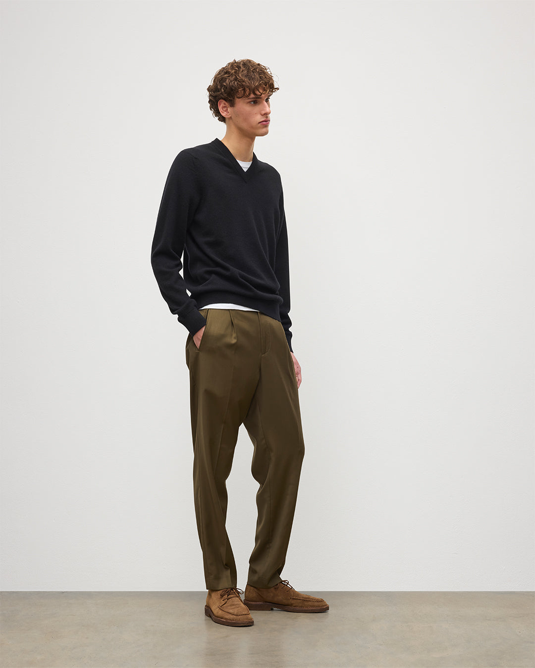 Johnstons of Elgin Men's Knitwear Black Classic Cashmere Black V Neck KAP05594SA7210