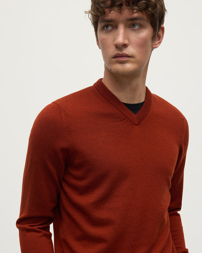 Johnstons of Elgin AW25 Men's Knitwear Oxblood Classic Cashmere Red V Neck KAP05594SG4463