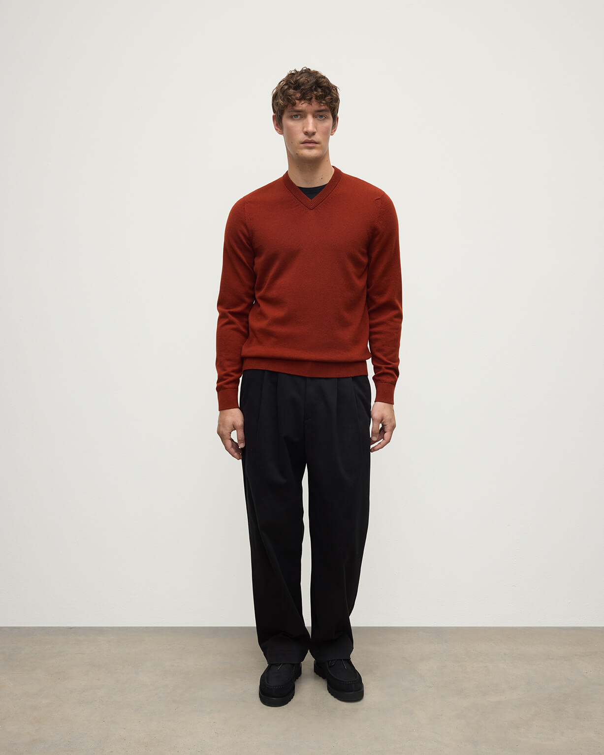 Johnstons of Elgin AW25 Men's Knitwear Oxblood Classic Cashmere Red V Neck KAP05594SG4463