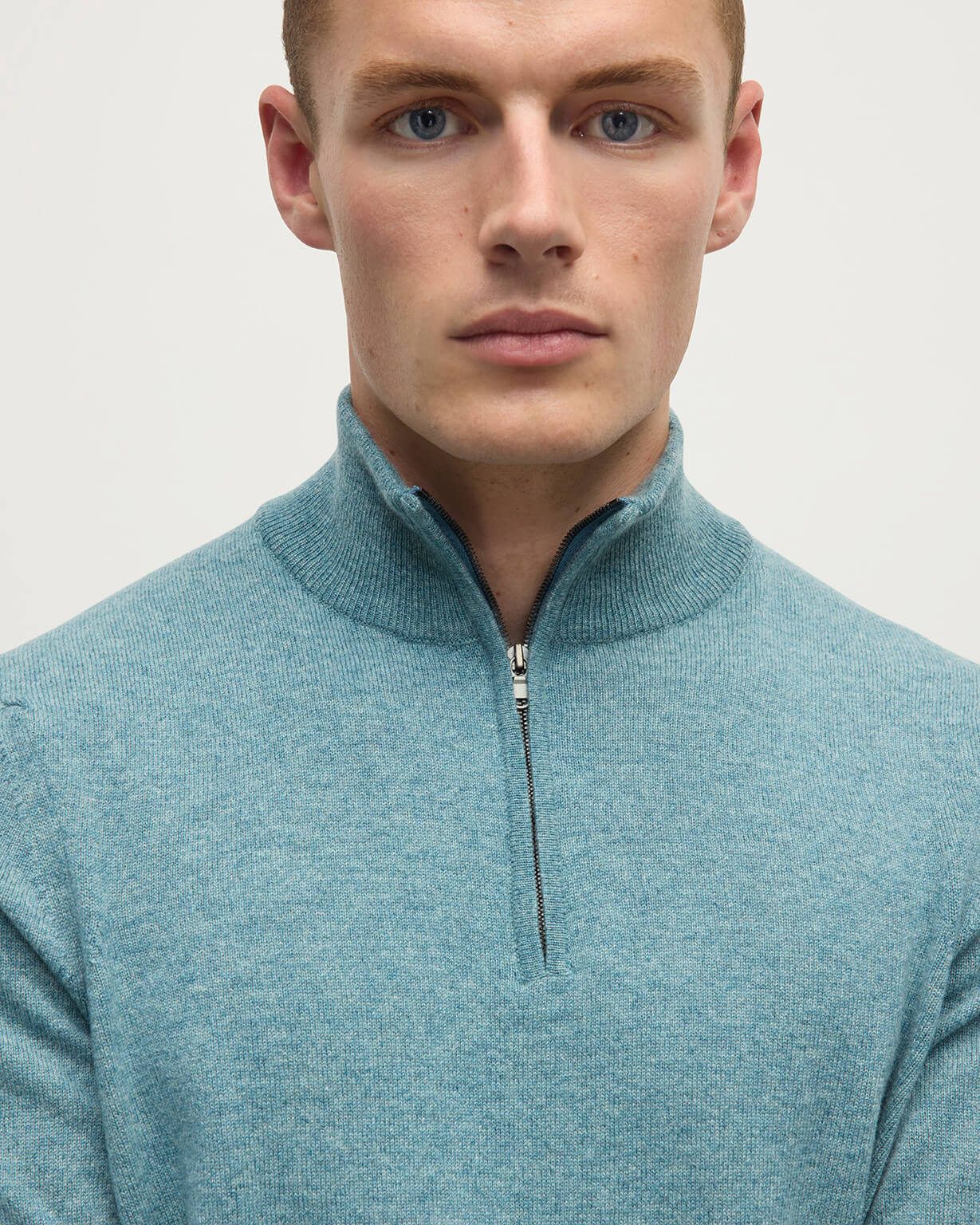 Johnstons of Elgin AW25 Men's Knitwear Seascape Classic Cashmere Green Zip Neck Jumper KAP05695HC0038