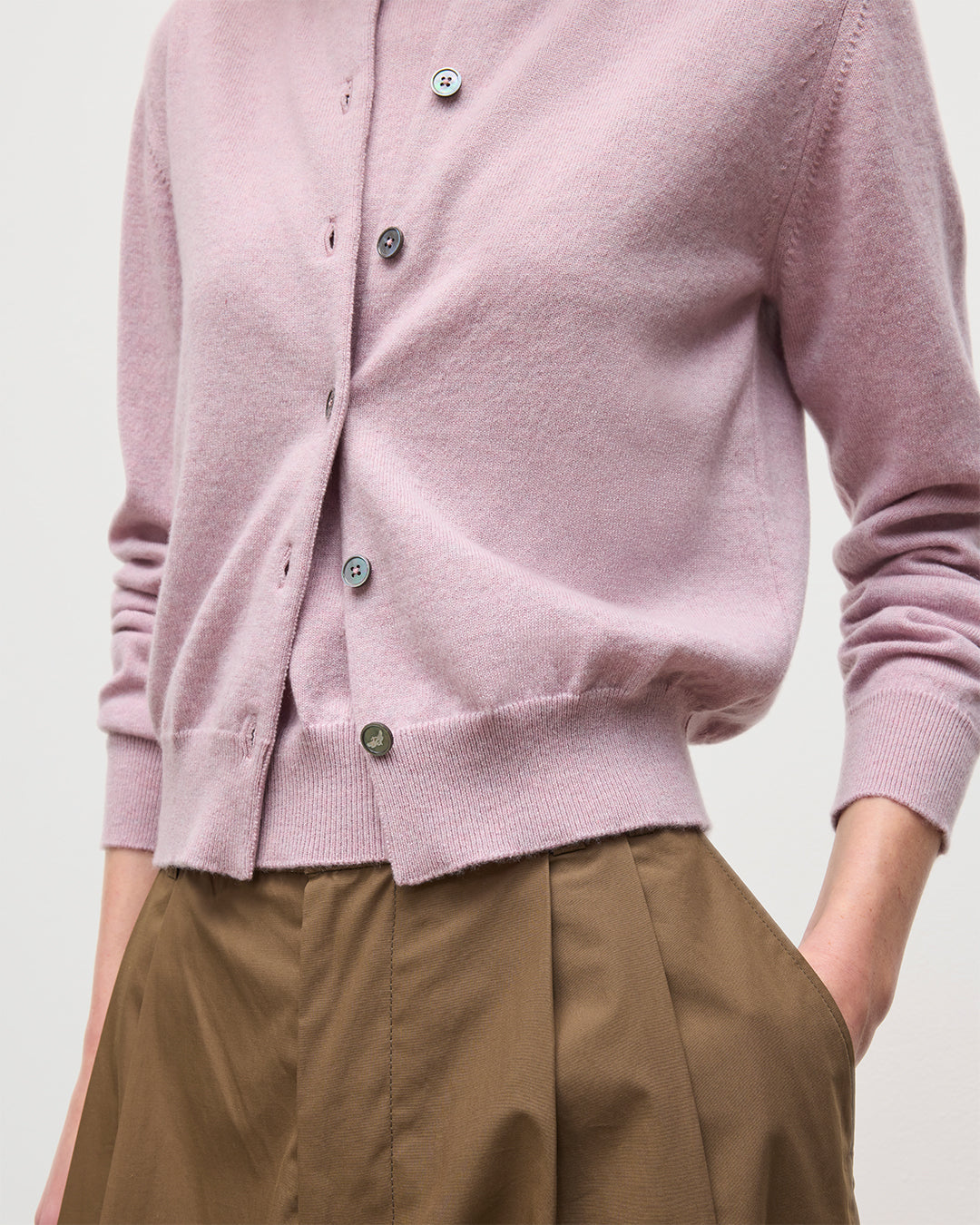 JOHNSTONS OF ELGIN WOMENS IRIS CLASSIC CREW CARDIGAN PINK 100% CASHMERE KAP05704HE0071