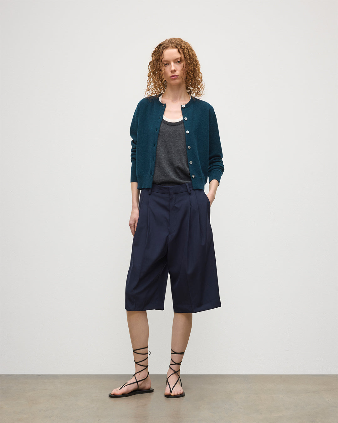 JOHNSTONS OF ELGIN WOMENS IRIS CLASSIC CREW CARDIGAN GREEN 100% CASHMERE KAP05704SC7341