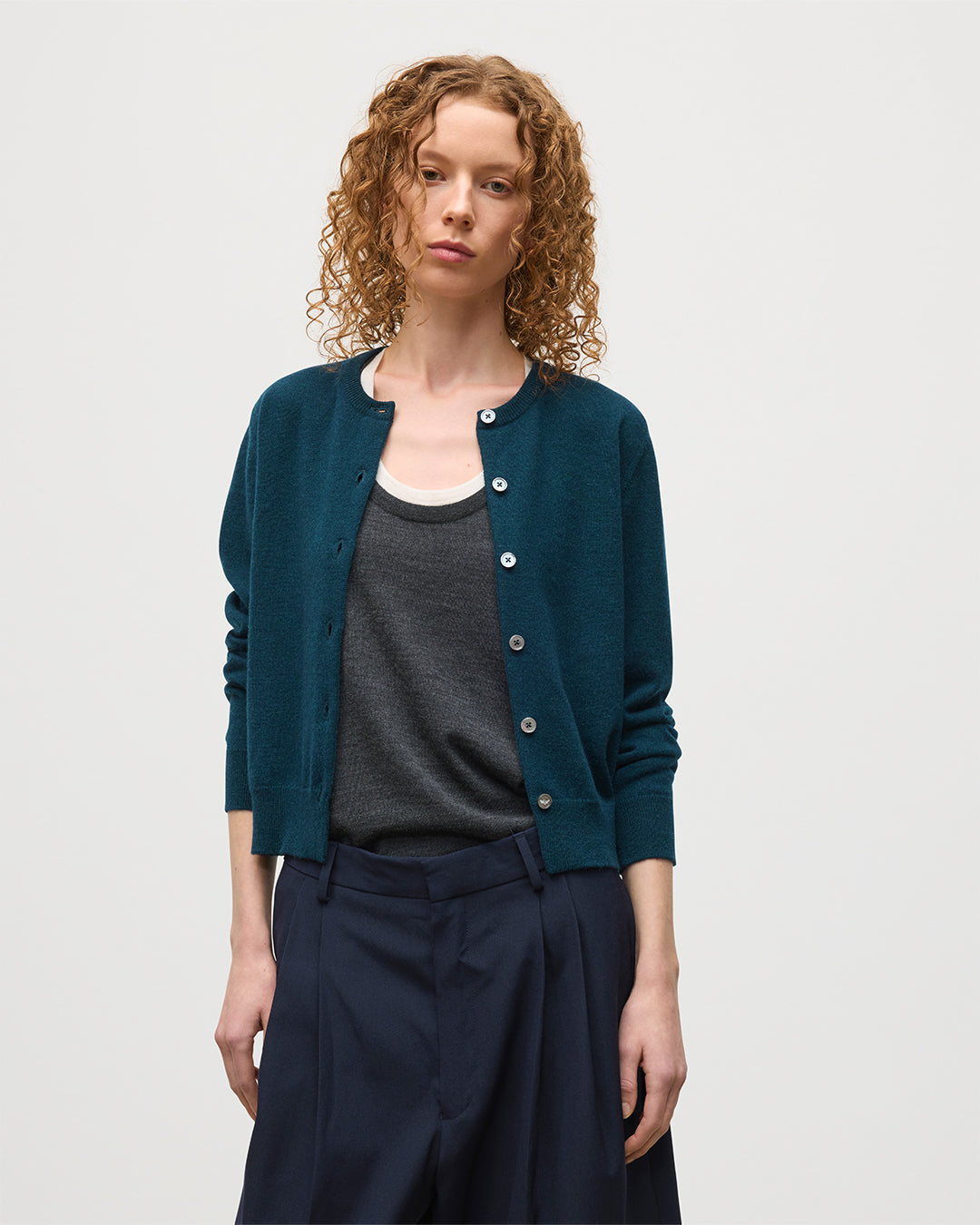 JOHNSTONS OF ELGIN WOMENS IRIS CLASSIC CREW CARDIGAN GREEN 100% CASHMERE KAP05704SC7341