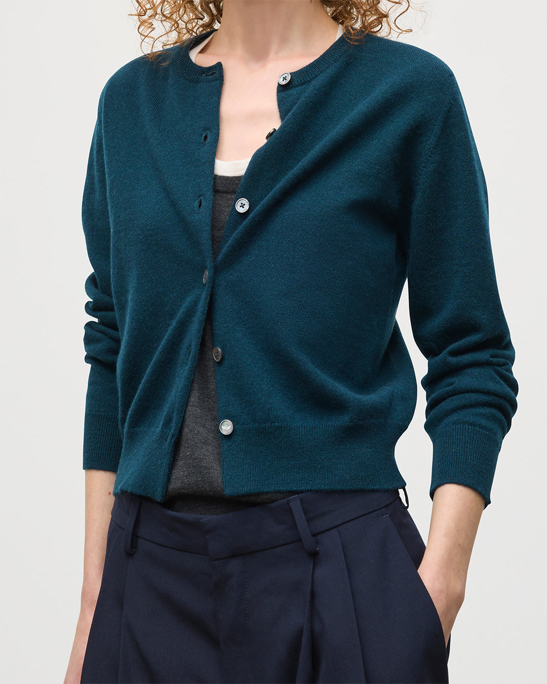 JOHNSTONS OF ELGIN WOMENS IRIS CLASSIC CREW CARDIGAN GREEN 100% CASHMERE KAP05704SC7341