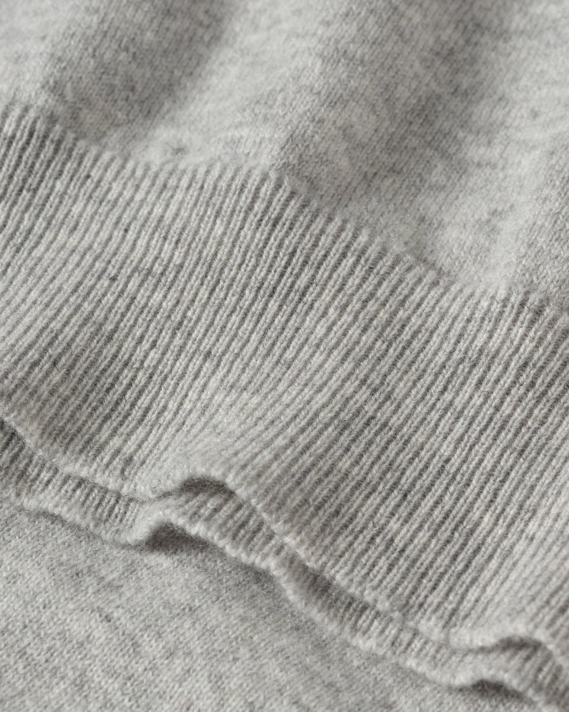 JOHNSTONS OF ELGIN WOMENS IRIS CLASSIC SLEEVELESS CREW GREY 100% CASHMERE KAP05705HA0399