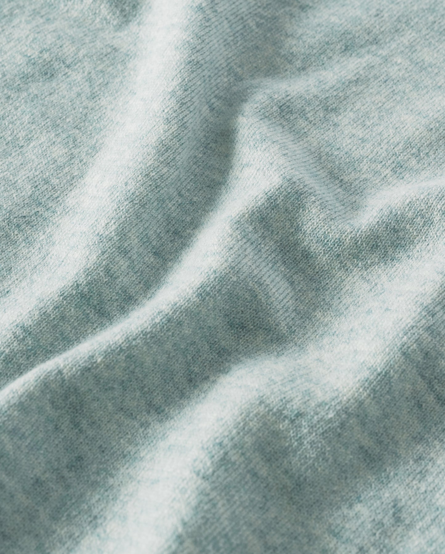 JOHNSTONS OF ELGIN WOMENS IRIS CLASSIC SLEEVELESS CREW LIGHT GREEN 100% CASHMERE KAP05705HC0047