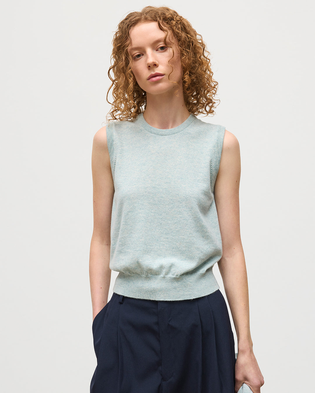 JOHNSTONS OF ELGIN WOMENS IRIS CLASSIC SLEEVELESS CREW LIGHT GREEN 100% CASHMERE KAP05705HC0047