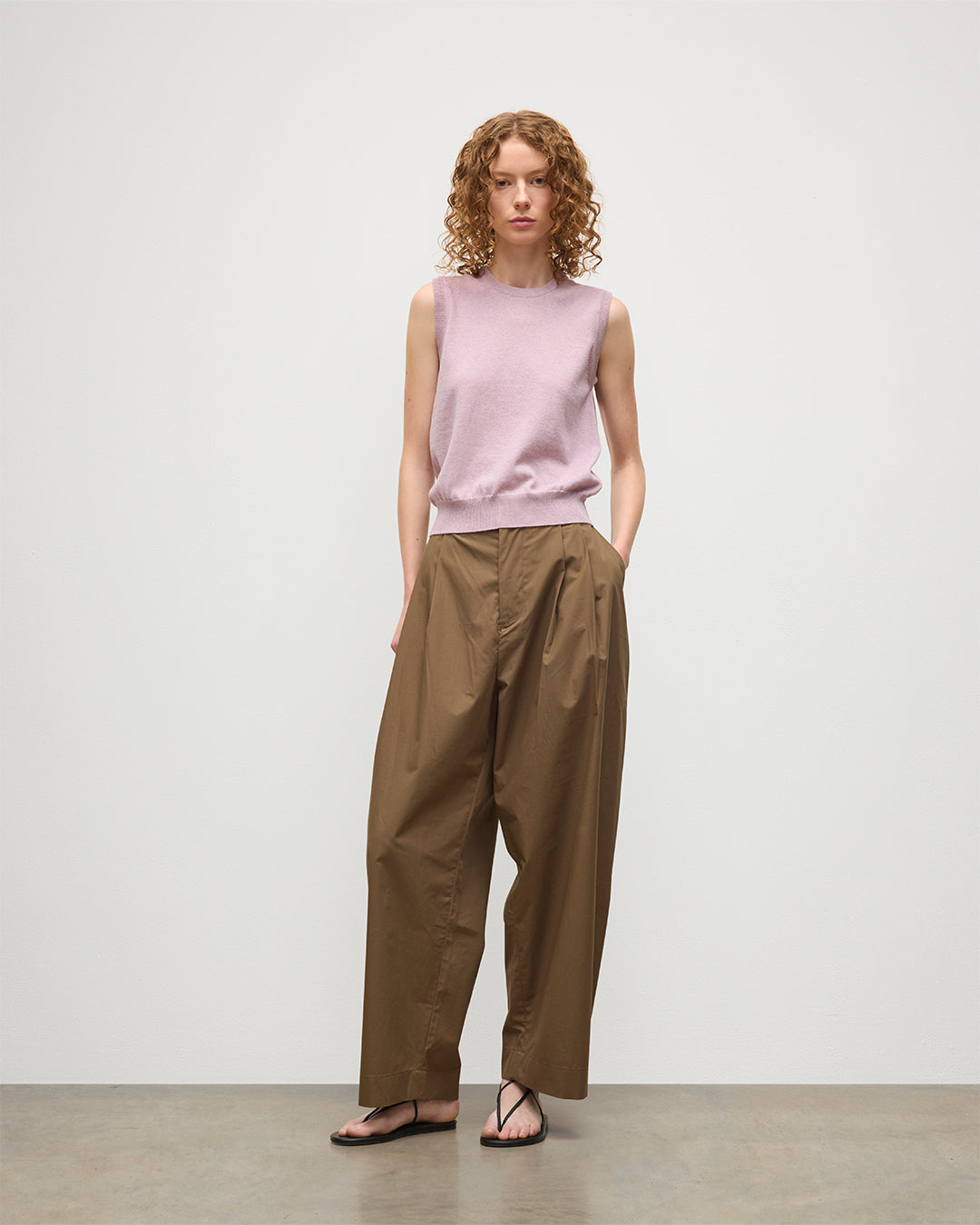 JOHNSTONS OF ELGIN WOMENS IRIS CLASSIC SLEEVELESS CREW PINK 100% CASHMERE KAP05705HE0071