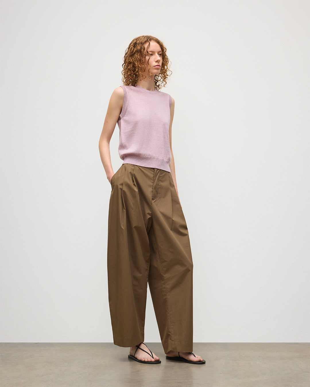 JOHNSTONS OF ELGIN WOMENS IRIS CLASSIC SLEEVELESS CREW PINK 100% CASHMERE KAP05705HE0071