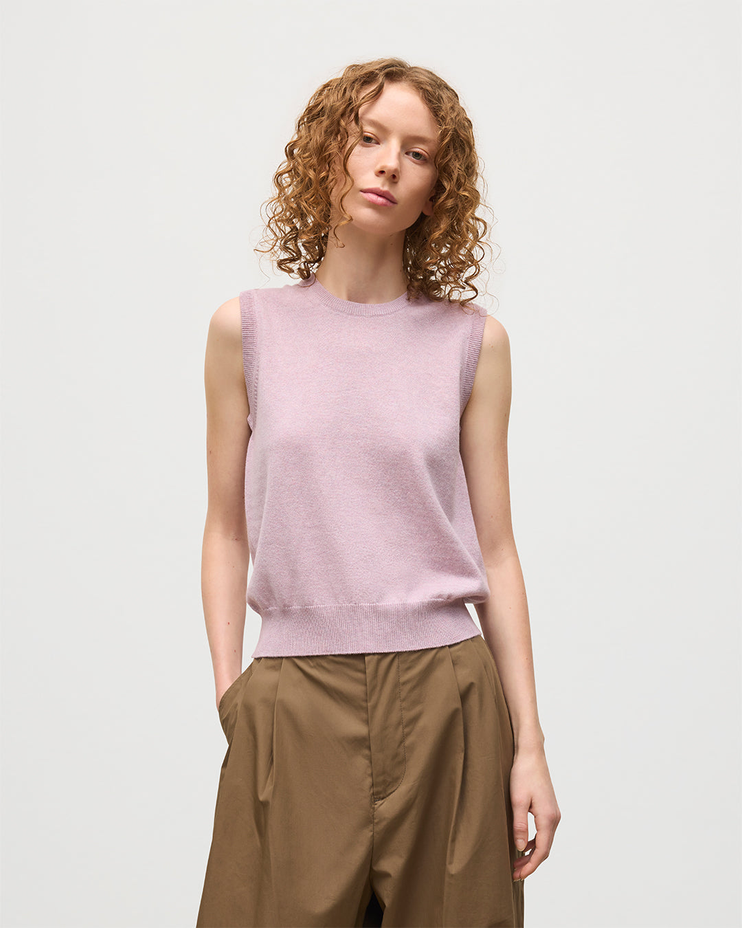 JOHNSTONS OF ELGIN WOMENS IRIS CLASSIC SLEEVELESS CREW PINK 100% CASHMERE KAP05705HE0071