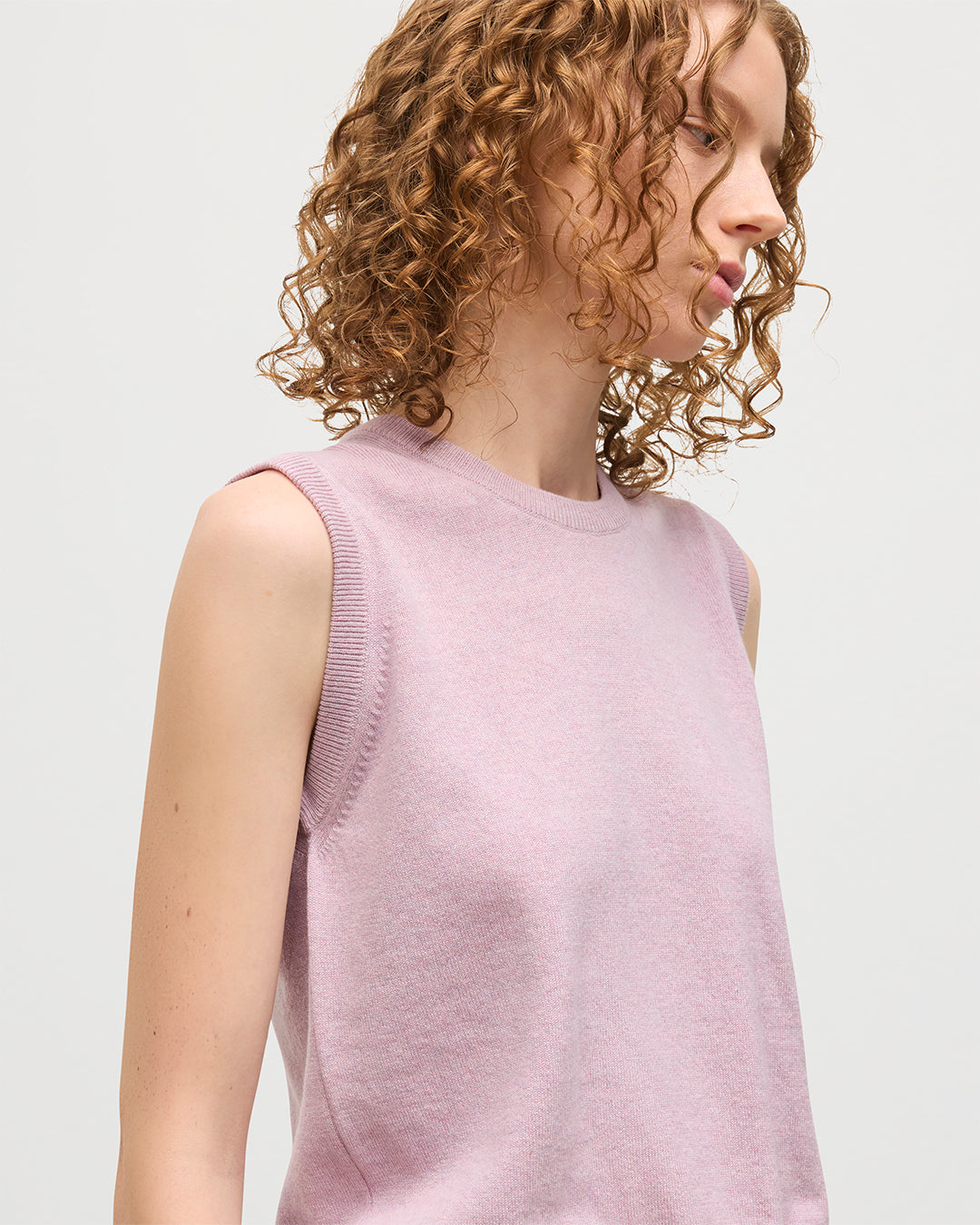 JOHNSTONS OF ELGIN WOMENS IRIS CLASSIC SLEEVELESS CREW PINK 100% CASHMERE KAP05705HE0071