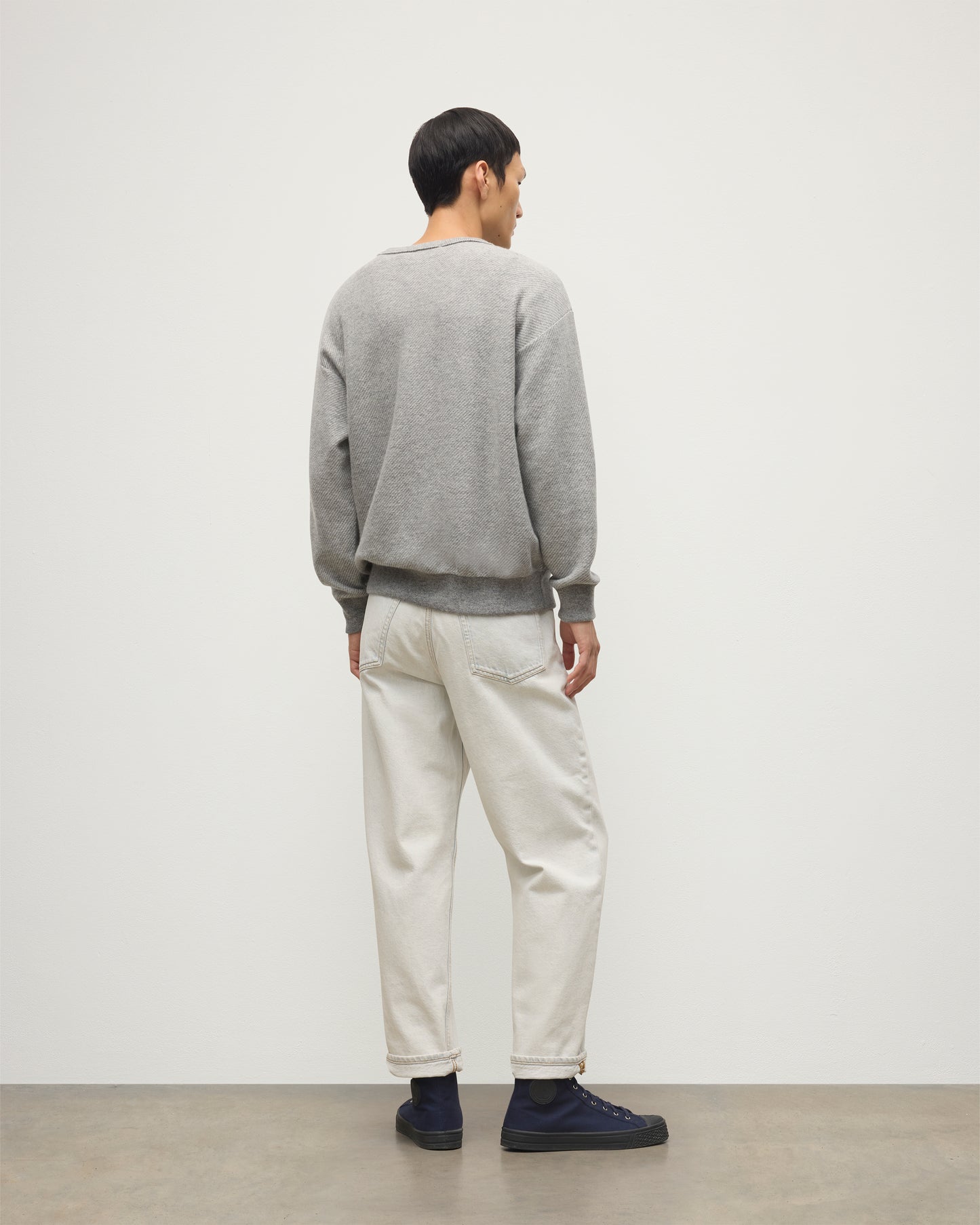 JOHNSTONS OF ELGIN MENS LIDDELL SWEATSHIRT 100% CASHMERE FROM JOHNSTONS OF ELGIN WITH WHITE JEANS KAP05725Q25942