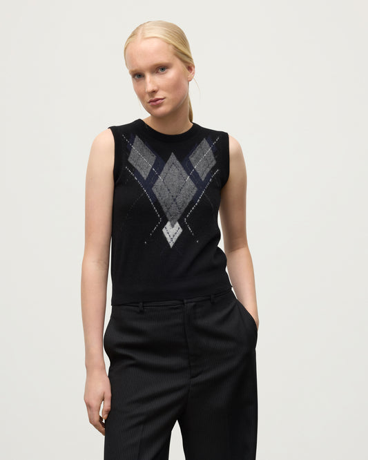 MODEL WEARING JOHNSTONS OF ELGIN WOMENS ARGYLL LE JABOTS SLEEVELESS CREW BLACK 100% CASHMERE KAP05766JU1609