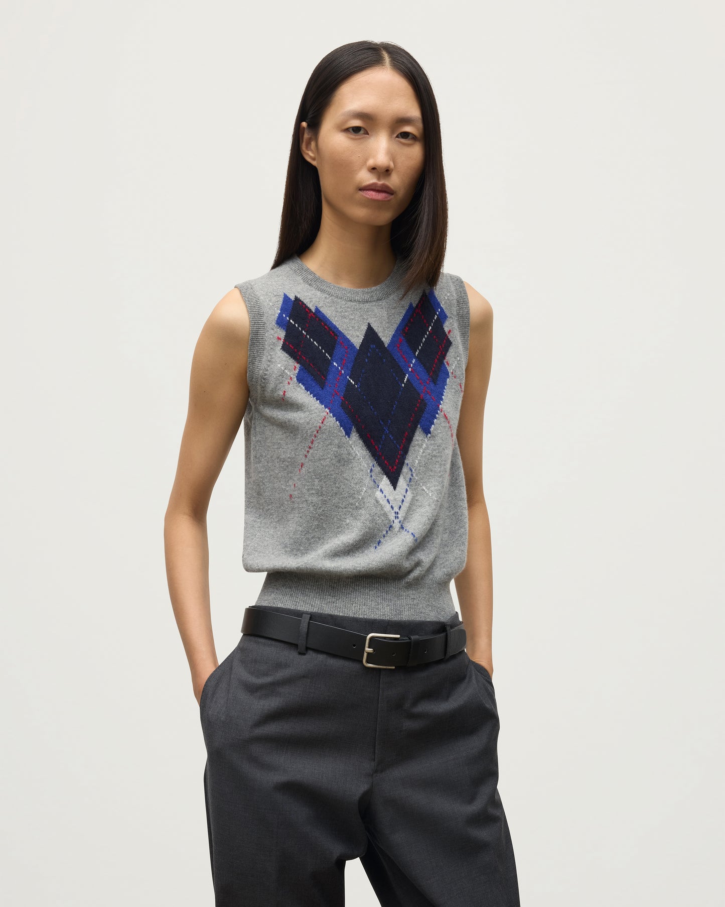 MODEL WEARS JOHNSTONS OF ELGIN WOMENS ARGYLL LE JABOTS SLEEVELESS CREW GREY 100% CASHMERE KAP05766JU1611