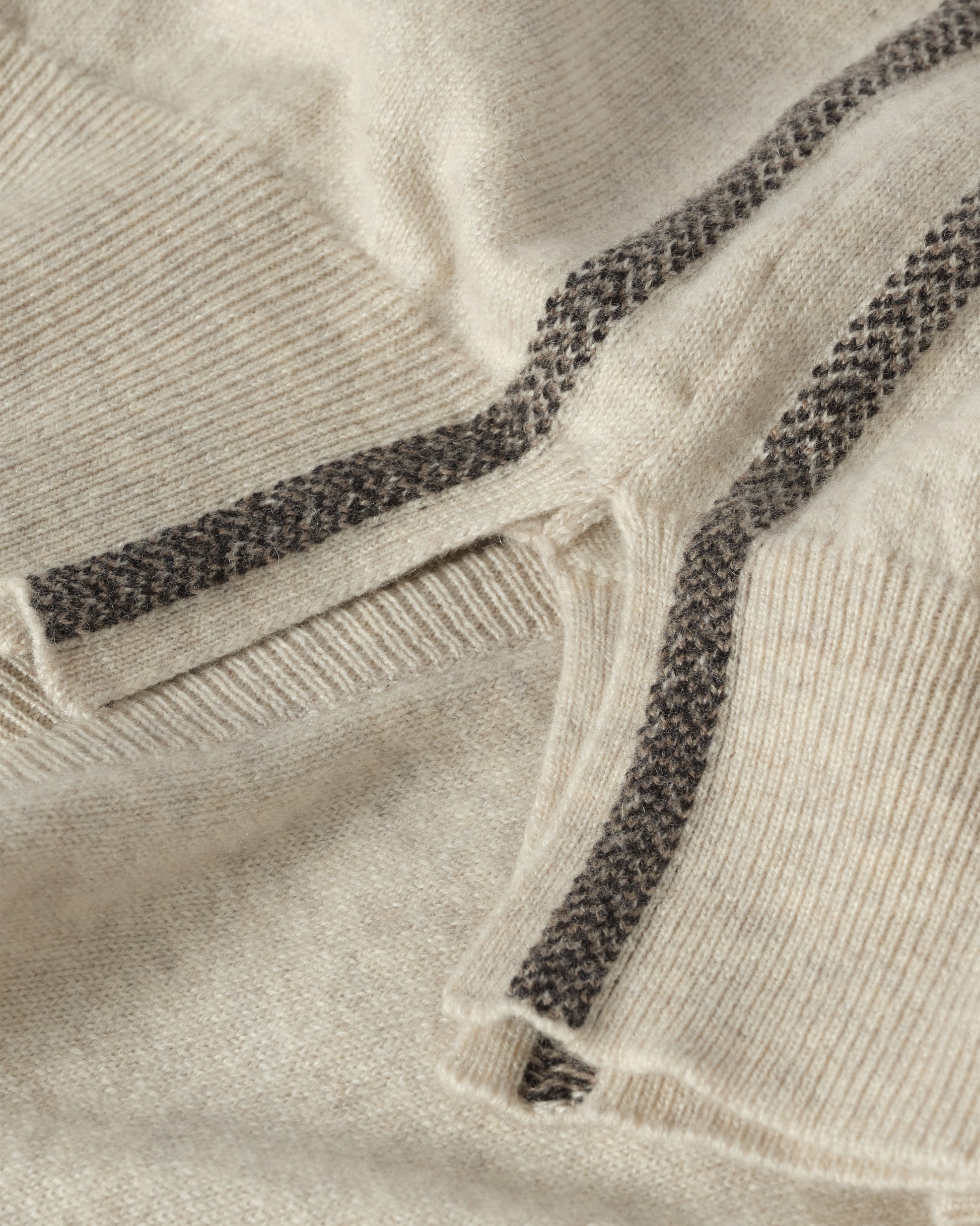 JOHNSTONS OF ELGIN WOMENS TILDA SLEEVELESS VEE NATURAL 100% CASHMERE KAP05767Q25969