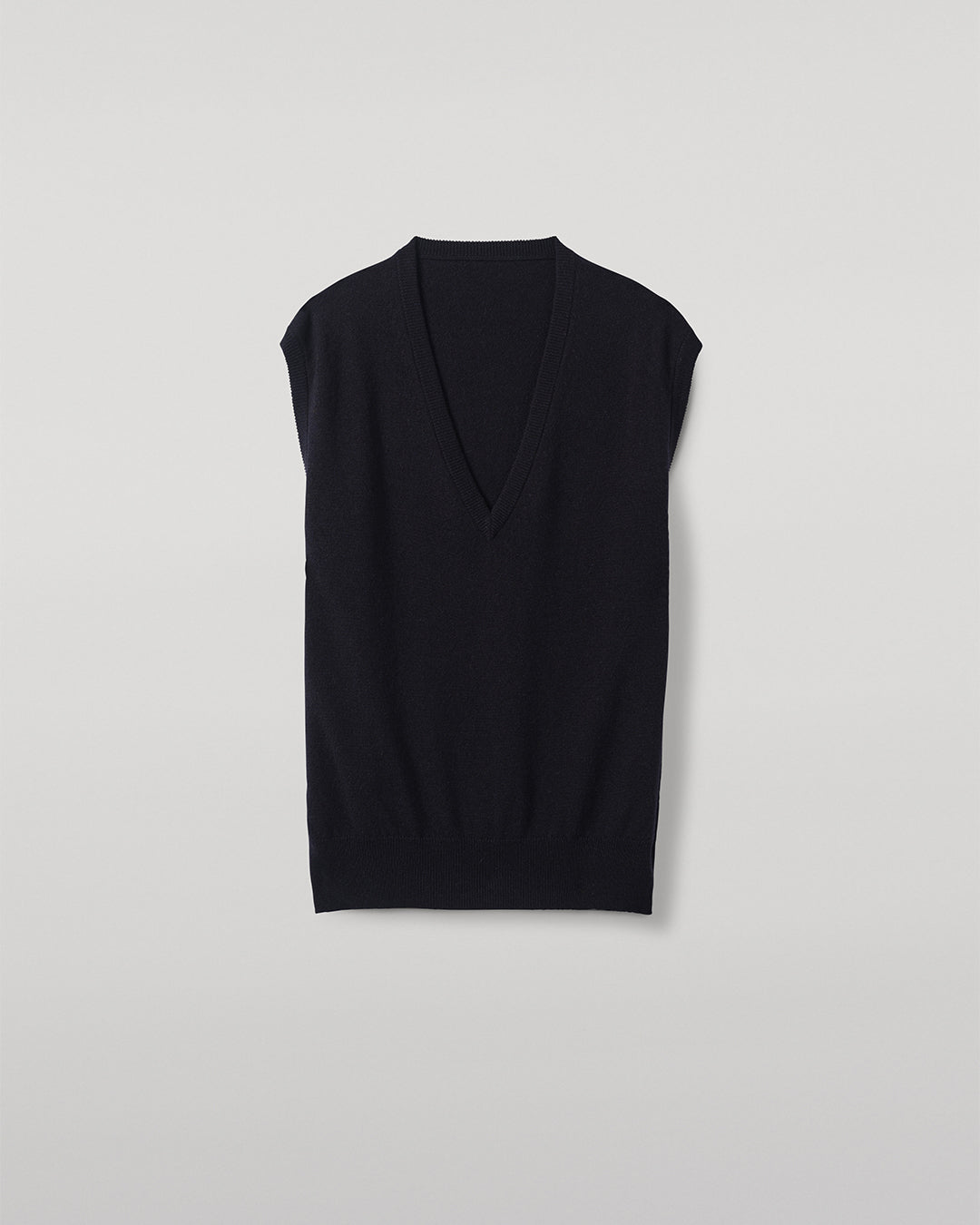 JOHNSTONS OF ELGIN WOMENS TILDA SLEEVELESS VEE NAVY 100% CASHMERE  KAP05767Q25968