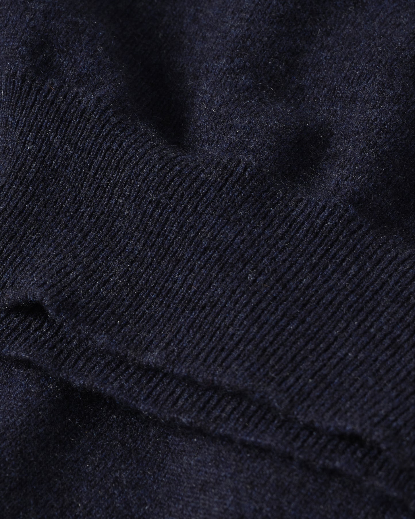 JOHNSTONS OF ELGIN WOMENS LUNAN CLASSIC CREW SWEATER NAVY KAP05784HD7350