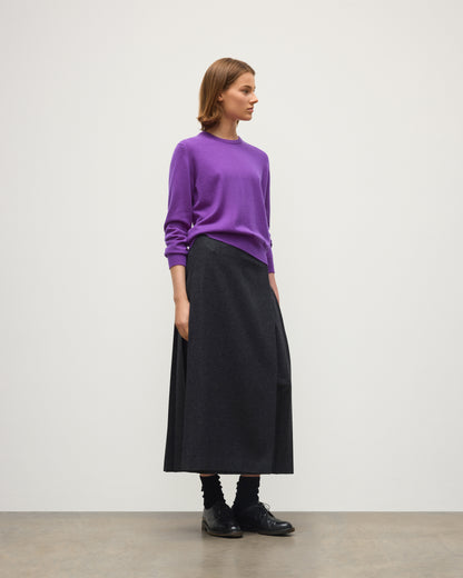 JOHNSTONS OF ELGIN LUNAN CREW SWEATER CLASSIC CASHMERE ROUND NECK SWEATER - 2 PLY PURPLE 100% CASHMERE KAP05784SD5371