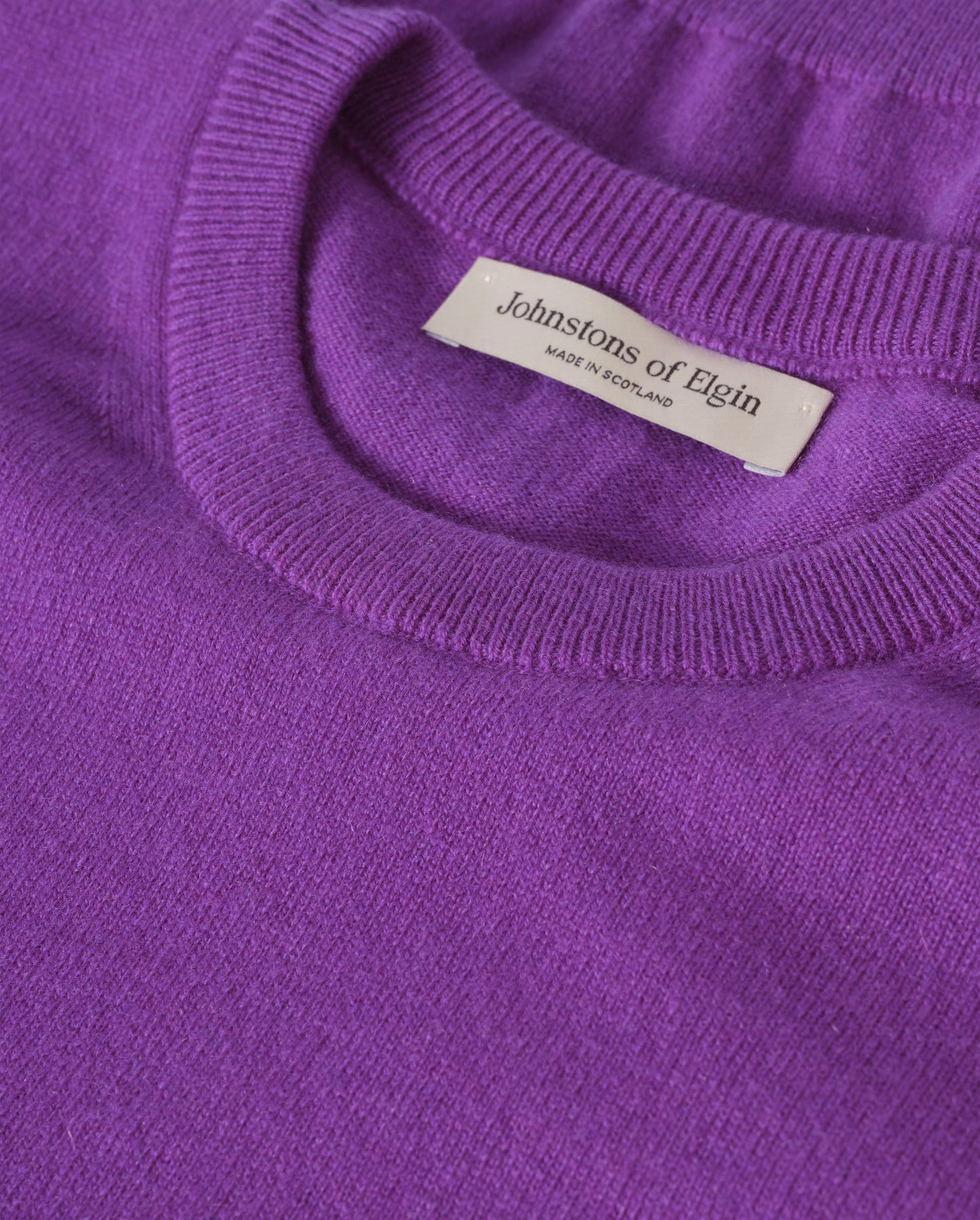JOHNSTONS OF ELGIN LUNAN CREW SWEATER CLASSIC CASHMERE ROUND NECK SWEATER - 2 PLY PURPLE 100% CASHMERE KAP05784SD5371