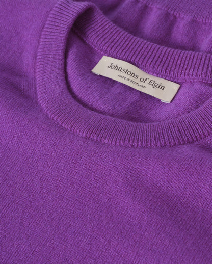 JOHNSTONS OF ELGIN LUNAN CREW SWEATER CLASSIC CASHMERE ROUND NECK SWEATER - 2 PLY PURPLE 100% CASHMERE KAP05784SD5371