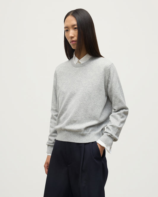 MODEL WEARING JOHNSTONS OF ELGIN WOMENS LUNAN CLASSIC CREW SWEATER GREY KAP05784HA0399