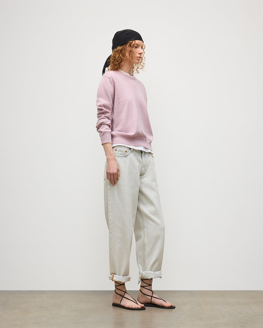 JOHNSTONS OF ELGIN WOMENS LUNAN CLASSIC CREW SWEATER PINK 100% CASHMERE WITH REEL BLACK CASHMERE BANDANA KAP05784HE0071