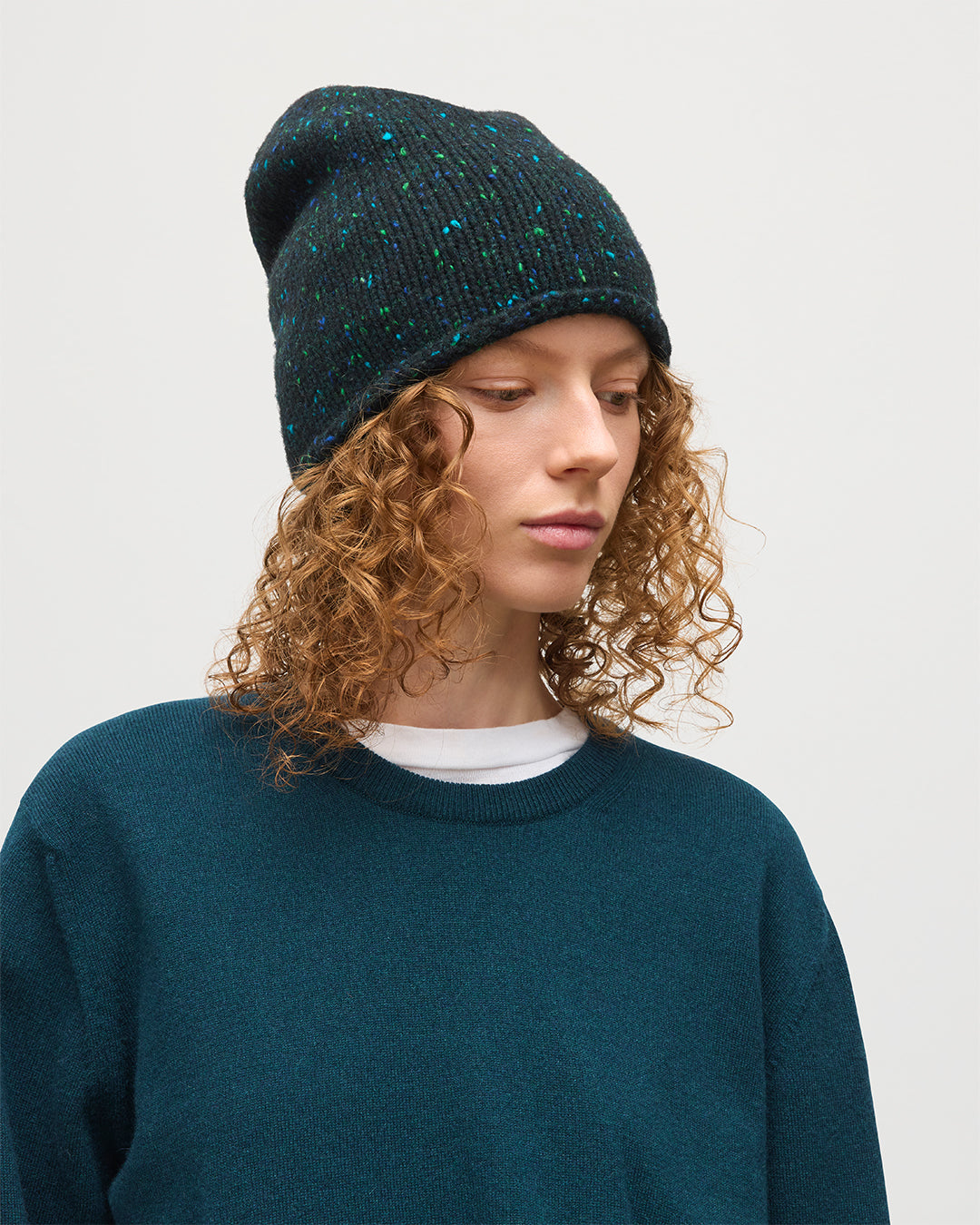 JOHNSTONS OF ELGIN WOMENS LUNAN CLASSIC CREW SWEATER GREEN 100% CASHMERE WITH FIR DONEGAL CASHMERE BEANIE HAT KAP05784SC7341