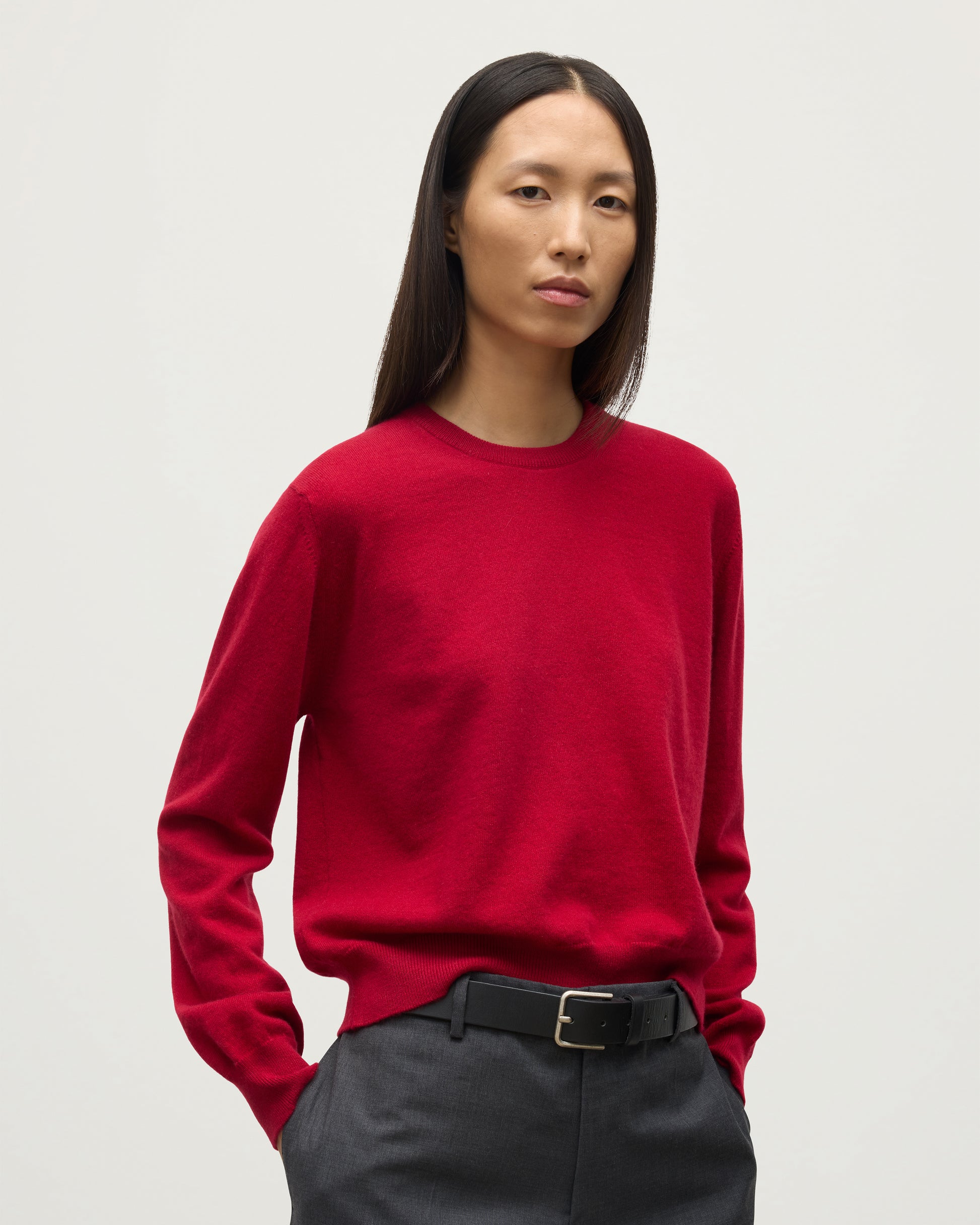 MODEL WEAR JOHNSTONS OF ELGIN WOMENS LUNAN CLASSIC CREW SWEATER RED KAP05784SE5325