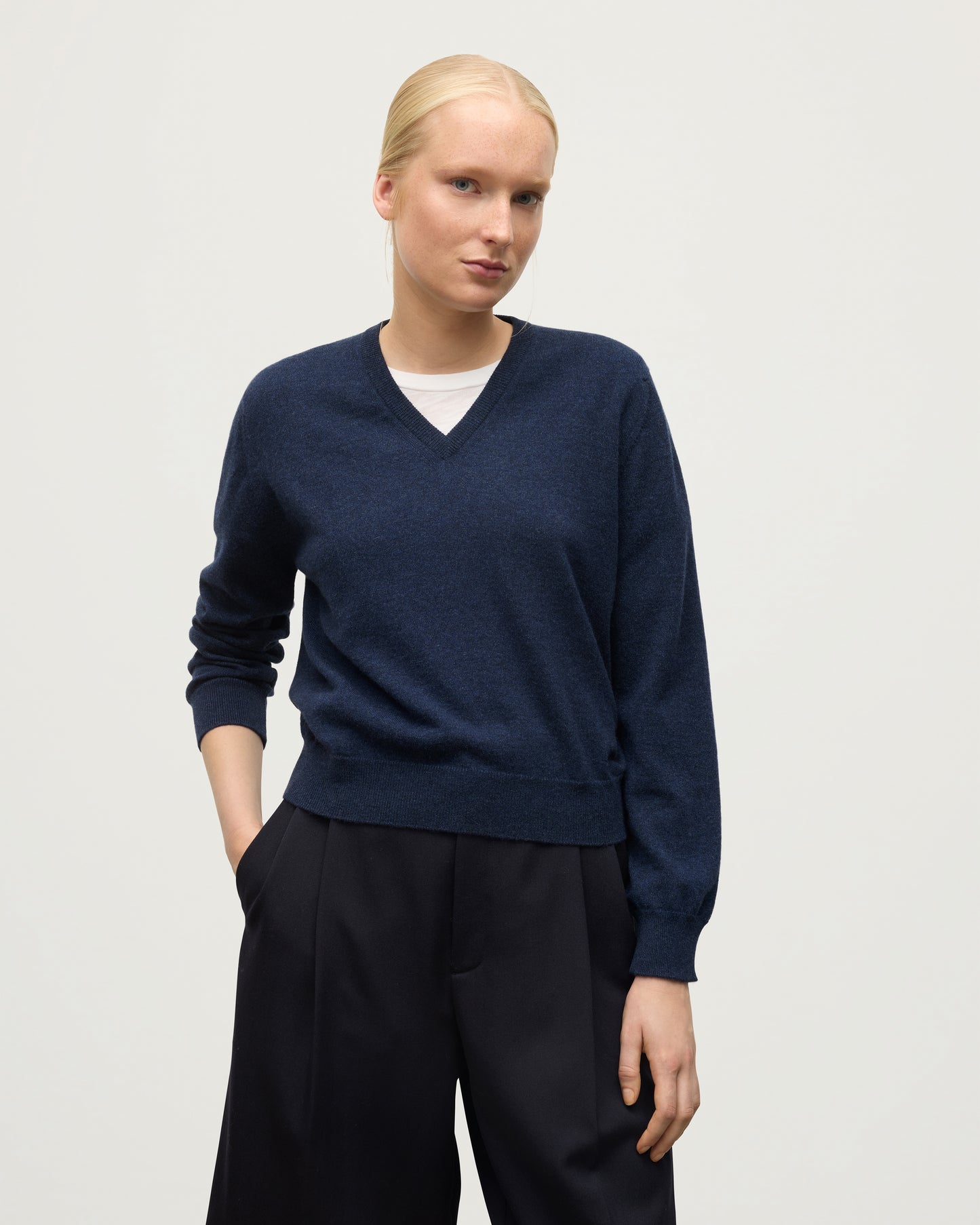 MODEL WEARING JOHNSTONS OF ELGIN WOMENS LUNAN CLASSIC VEE SWEATER NAVY 100% CASHMERE KAP05807HD7350