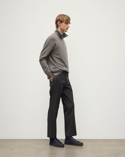 MODEL WEARS JOHNSTONS OF ELGIN MENS TWEEL HALF ZIP SWEATER MID GREY & BROWN 100% CASHMERE KAP05832Q25979