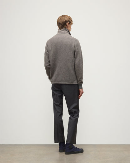 MODEL WEARS JOHNSTONS OF ELGIN MENS TWEEL HALF ZIP SWEATER MID GREY & BROWN 100% CASHMERE KAP05832Q25979