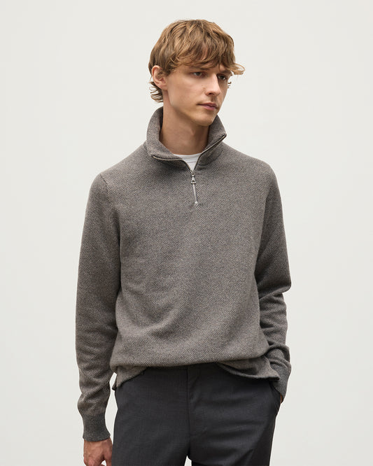 MODEL WEARS JOHNSTONS OF ELGIN MENS TWEEL HALF ZIP SWEATER MID GREY & BROWN 100% CASHMERE KAP05832Q25979