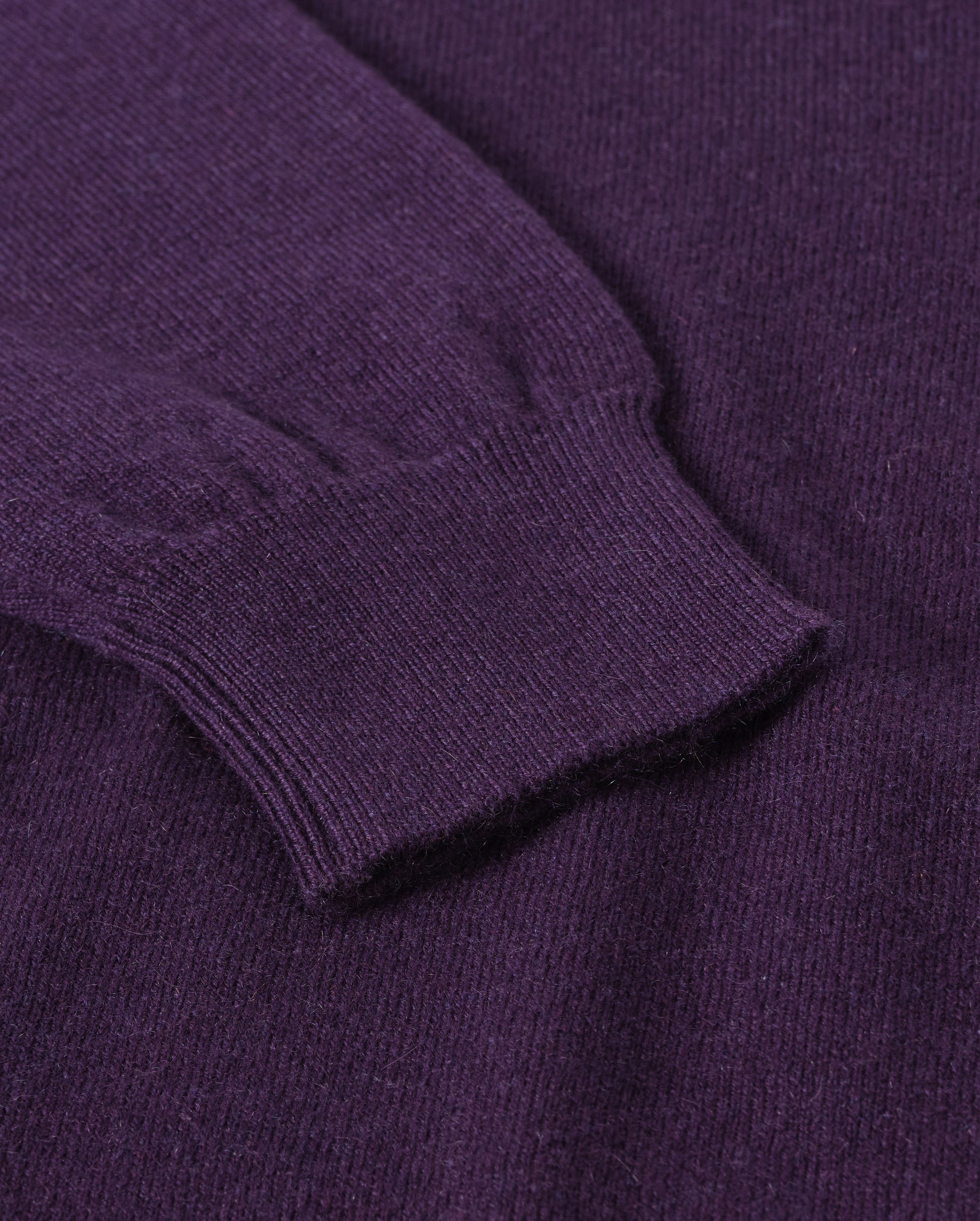JOHNSTONS OF ELGIN REUBEN VEE NECK CASHMERE VEE NECK SWEATER - 2 PLY DARK PURPLE 100% CASHMERE KAP05960SD5370
