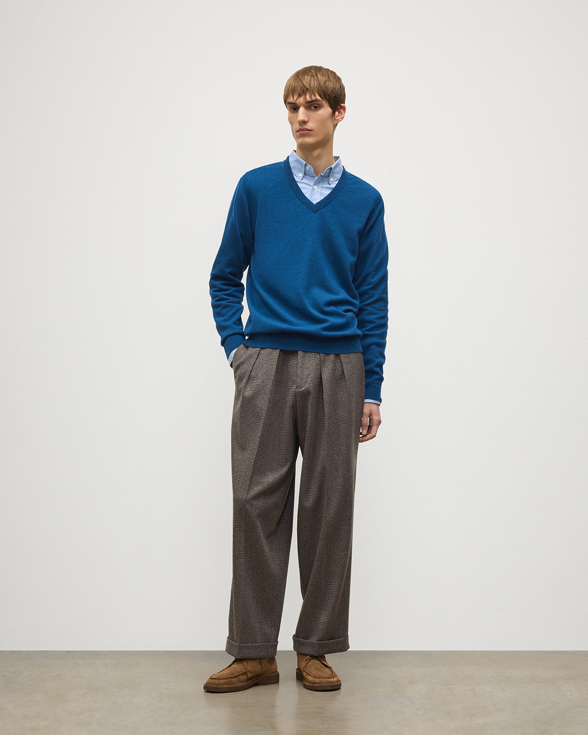 Reuben Blue Cashmere V Neck Jumper | Made in Scotland – Johnstons of Elgin