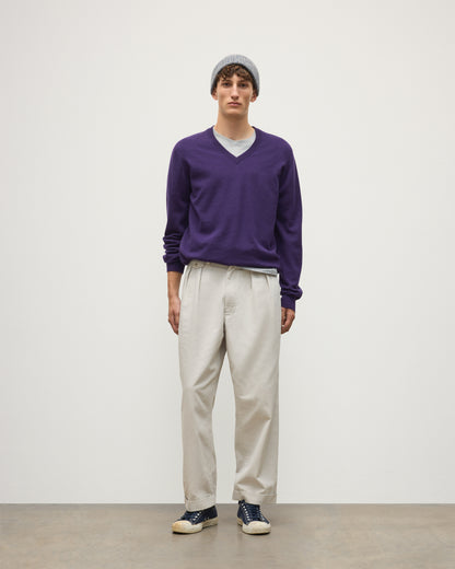 JOHNSTONS OF ELGIN REUBEN VEE NECK CASHMERE VEE NECK SWEATER - 2 PLY DARK PURPLE 100% CASHMERE KAP05960SD5370