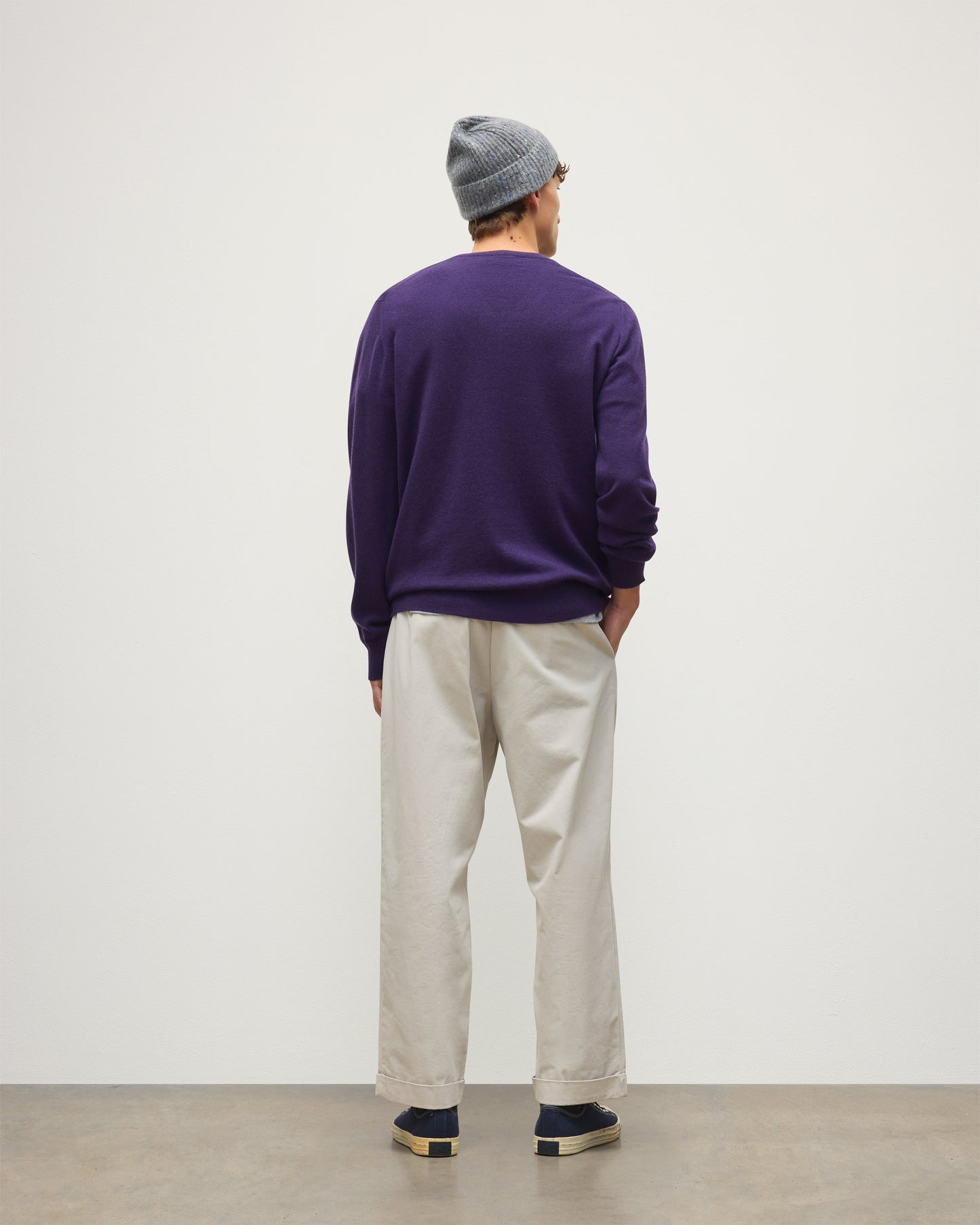 JOHNSTONS OF ELGIN REUBEN VEE NECK CASHMERE VEE NECK SWEATER - 2 PLY DARK PURPLE 100% CASHMERE KAP05960SD5370
