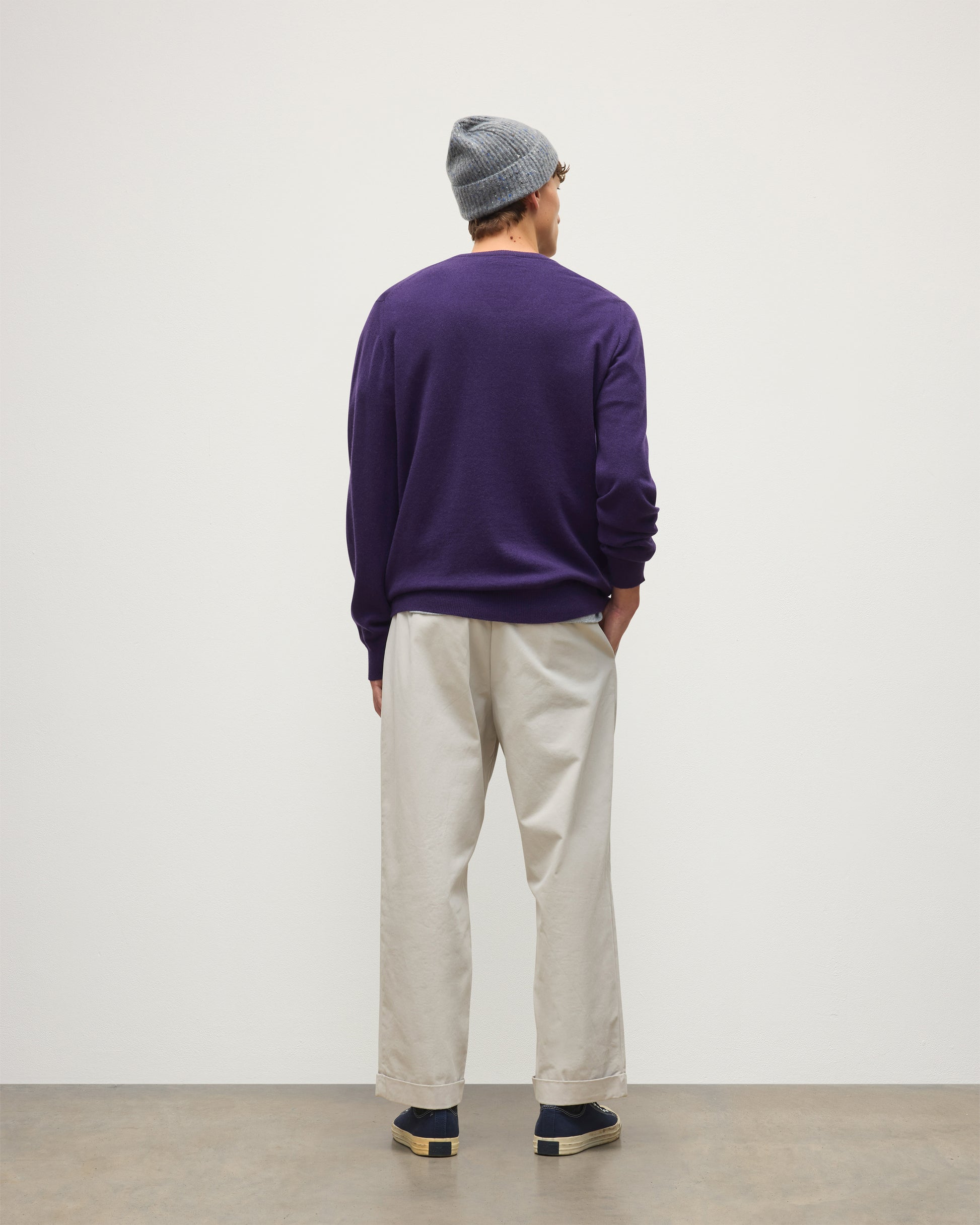 JOHNSTONS OF ELGIN REUBEN VEE NECK CASHMERE VEE NECK SWEATER - 2 PLY DARK PURPLE 100% CASHMERE KAP05960SD5370
