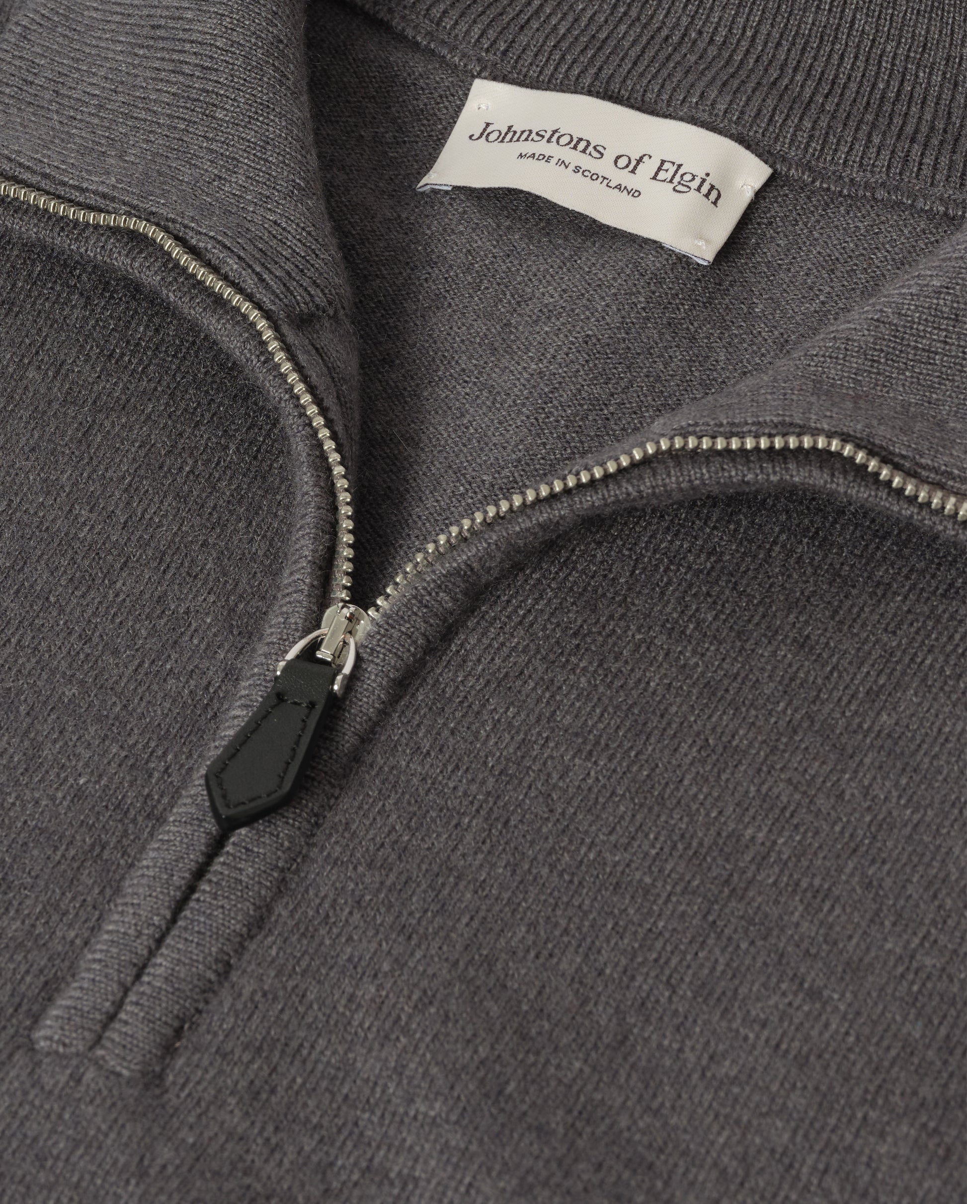 JOHNSTONS OF ELGIN REUBEN HALF ZIP SWEATER CASHMERE ZIP NECK SWEATER - 2 PLY GREY 100% CASHMERE KAP05961SA7216