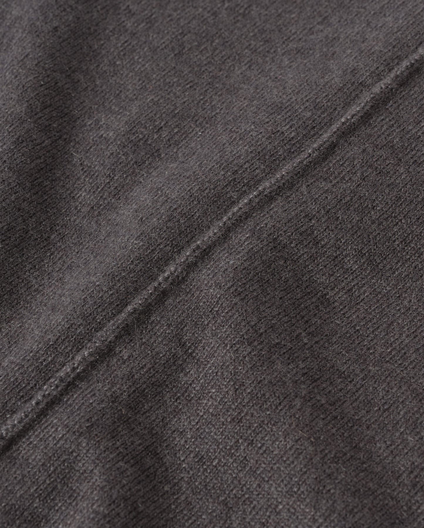 JOHNSTONS OF ELGIN JESSIE CREW CARDIGAN CASHMERE ROUND NECK CARDIGAN WITH EXPOSED SEAM DETAIL & CENTRE BACK SPLIT - 2 PLY GREY 100% CASHMERE KAP05988SA7216
