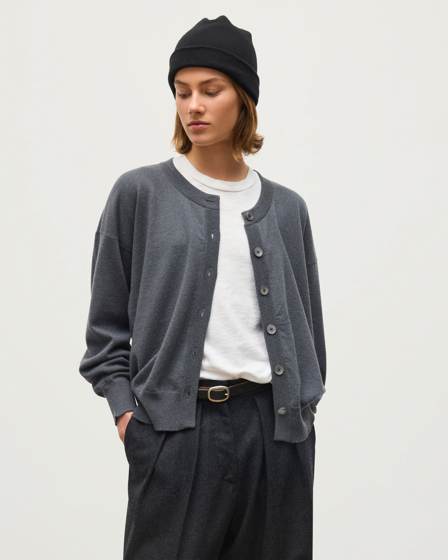 JOHNSTONS OF ELGIN JESSIE CREW CARDIGAN CASHMERE ROUND NECK CARDIGAN WITH EXPOSED SEAM DETAIL & CENTRE BACK SPLIT - 2 PLY GREY 100% CASHMERE KAP05988SA7216