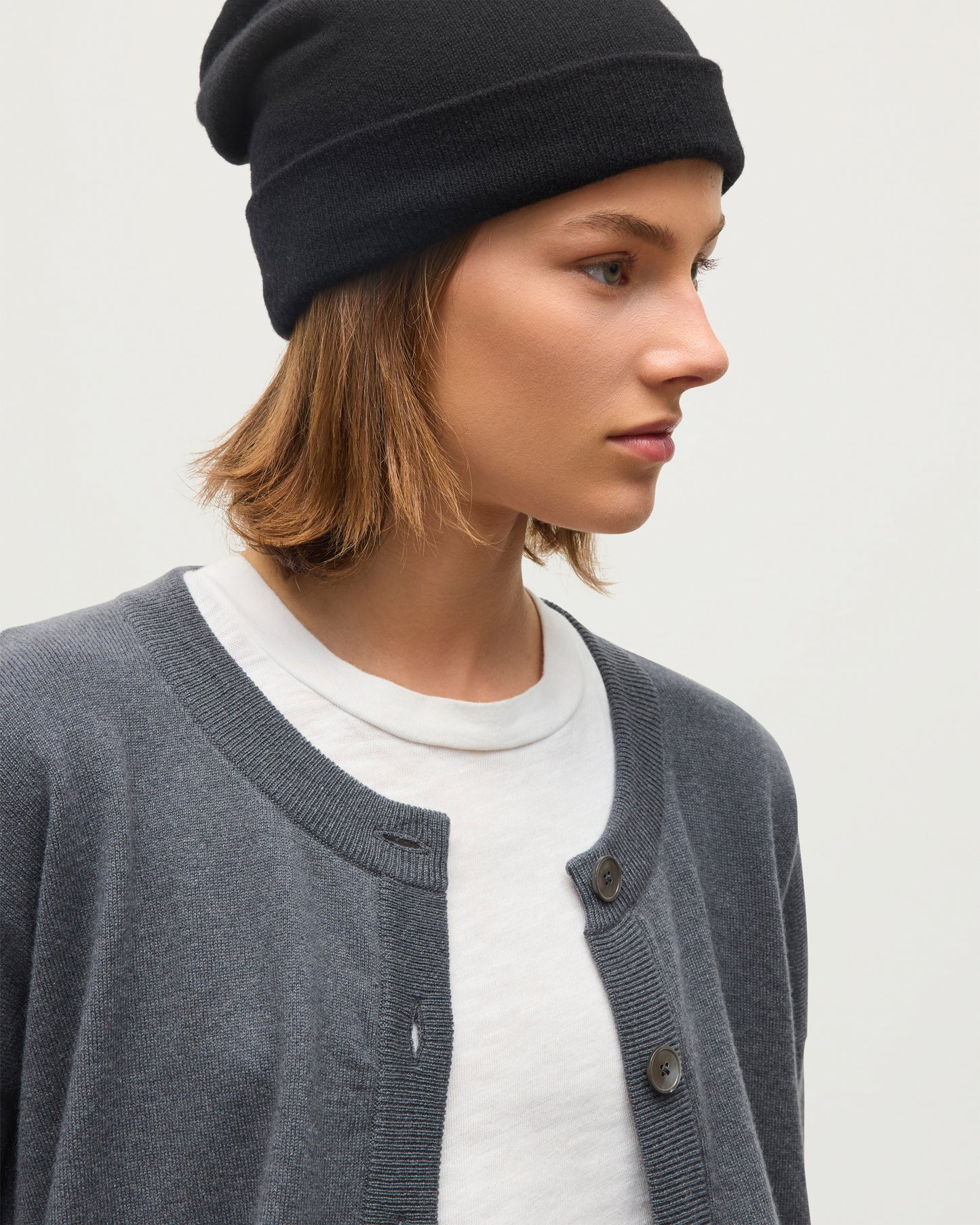JOHNSTONS OF ELGIN JESSIE CREW CARDIGAN CASHMERE ROUND NECK CARDIGAN WITH EXPOSED SEAM DETAIL & CENTRE BACK SPLIT - 2 PLY GREY 100% CASHMERE KAP05988SA7216