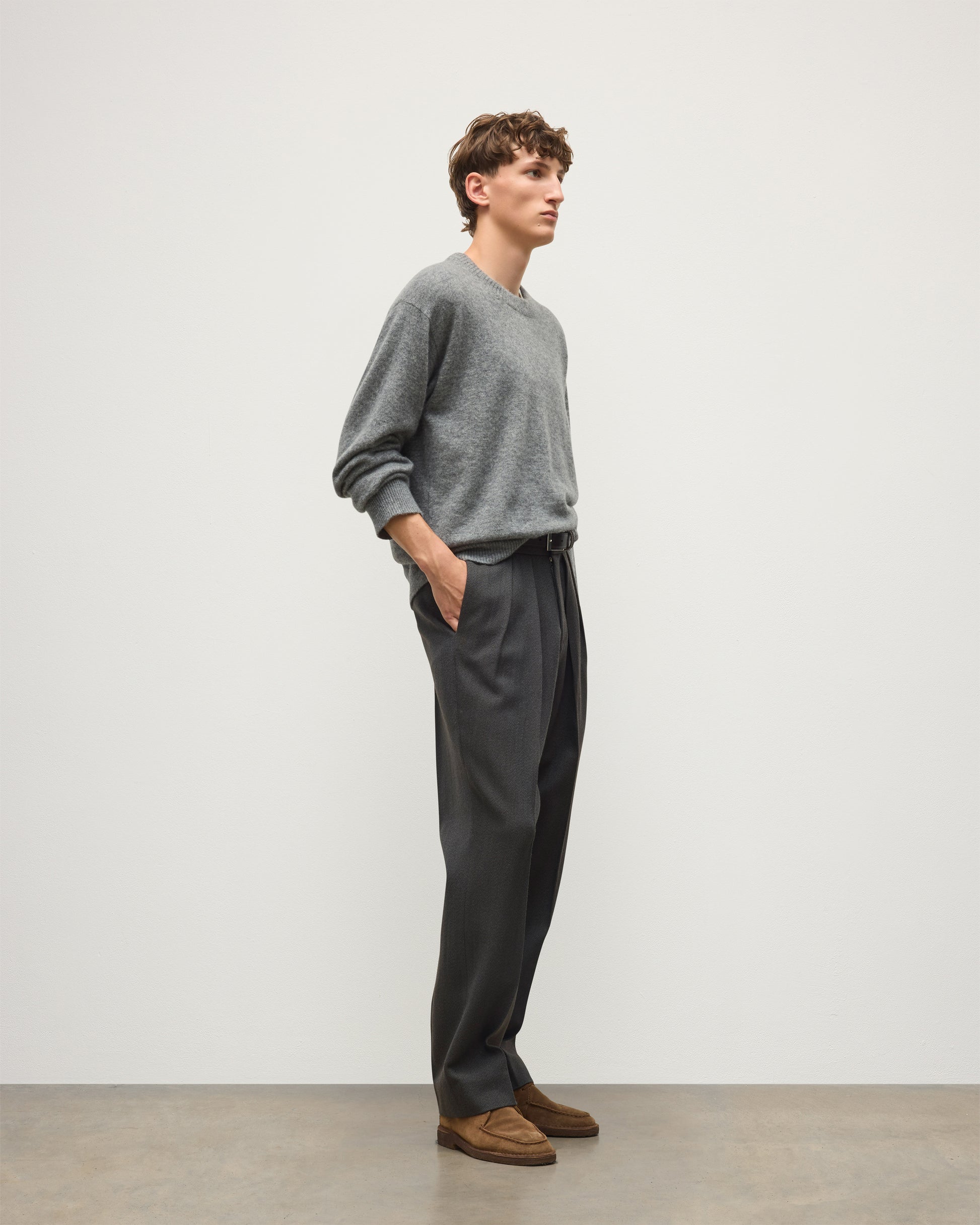 JOHNSTONS OF ELGIN REUBEN CREW CASHMERE CREW NECK SWEATER - 2 PLY GREY 100% CASHMERE KAP06051SA7216