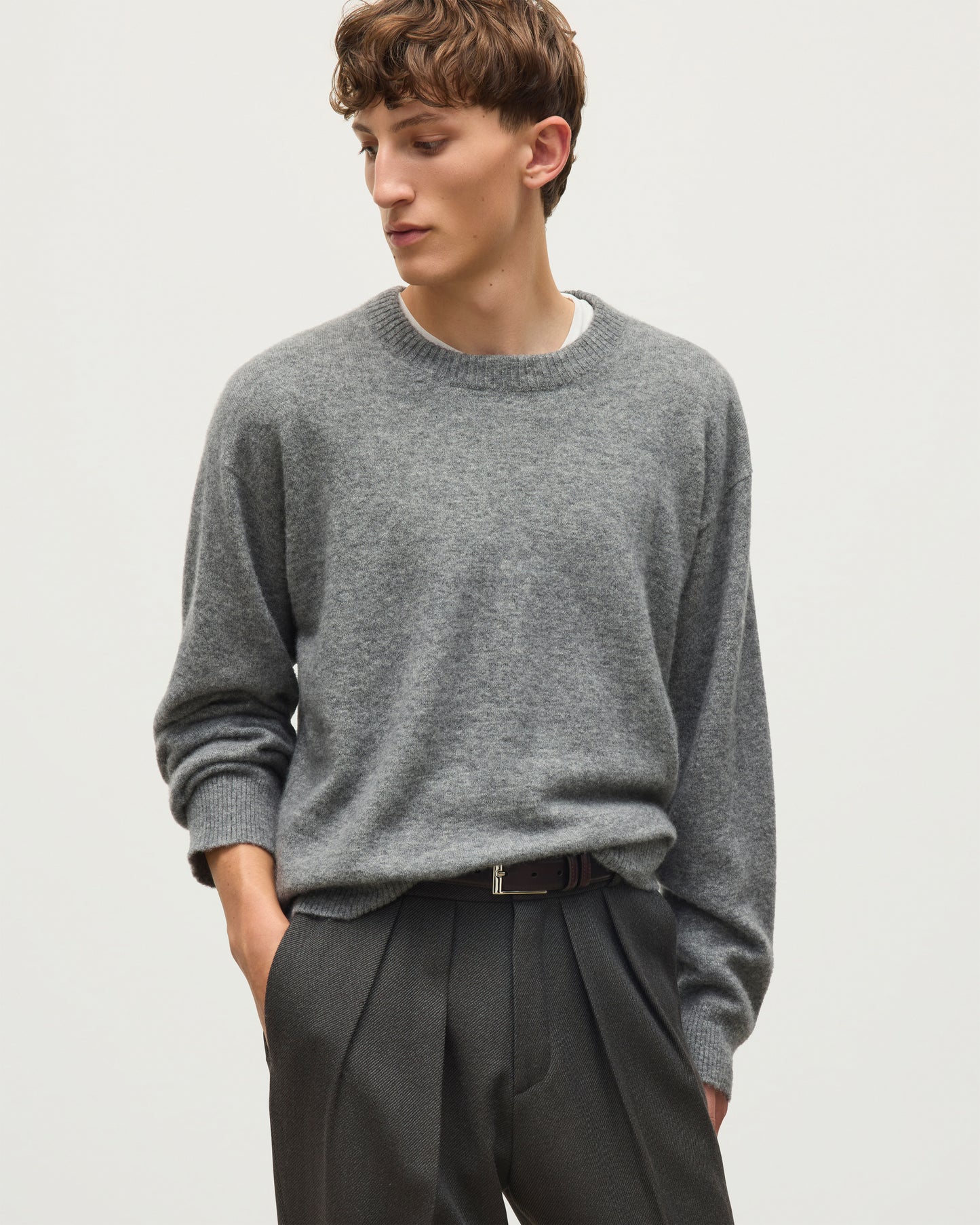 JOHNSTONS OF ELGIN REUBEN CREW CASHMERE CREW NECK SWEATER - 2 PLY GREY 100% CASHMERE KAP06051SA7216