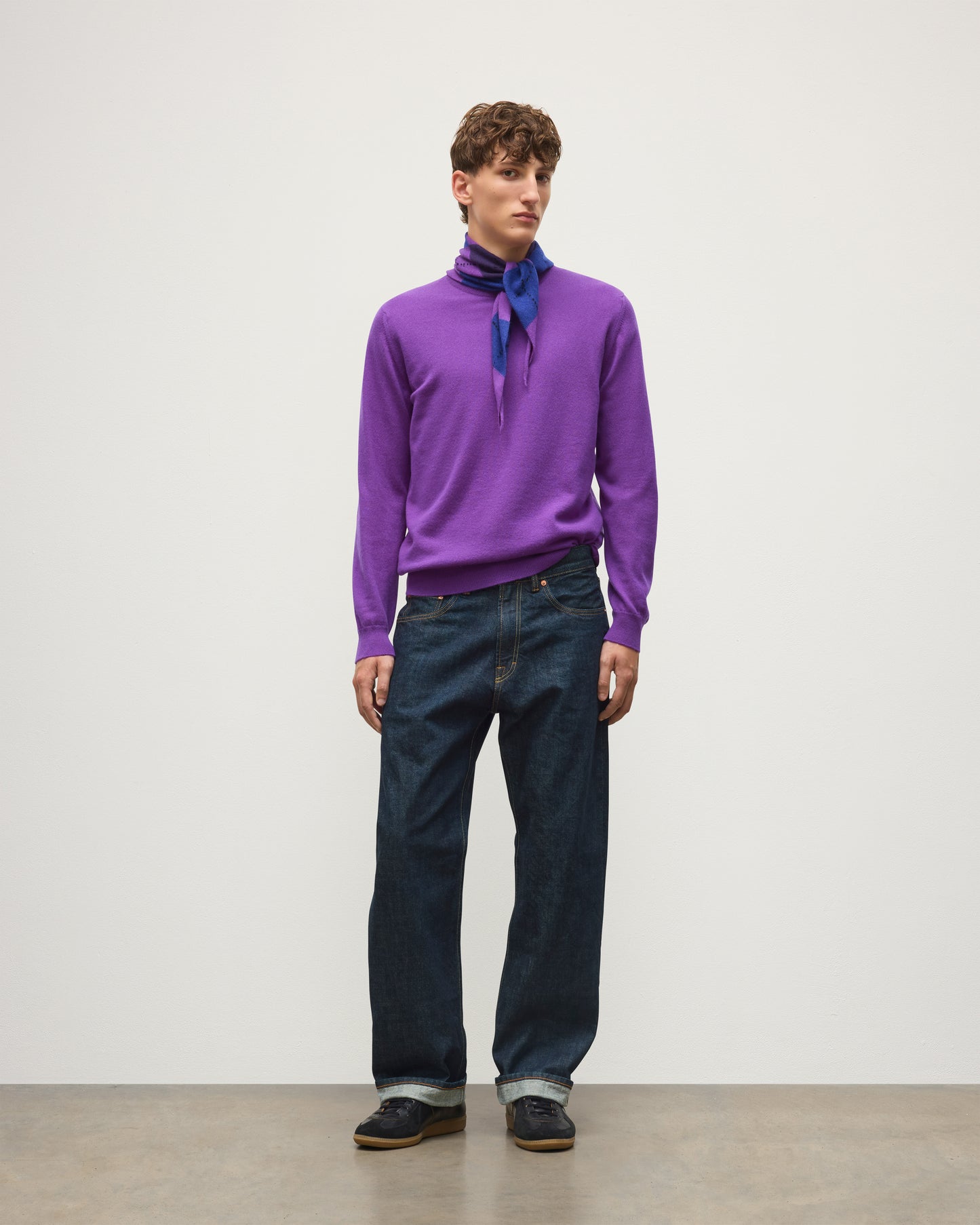 JOHNSTONS OF ELGIN REUBEN CREW CASHMERE CREW NECK SWEATER - 2 PLY PURPLE 100% CASHMERE KAP06051SD5371