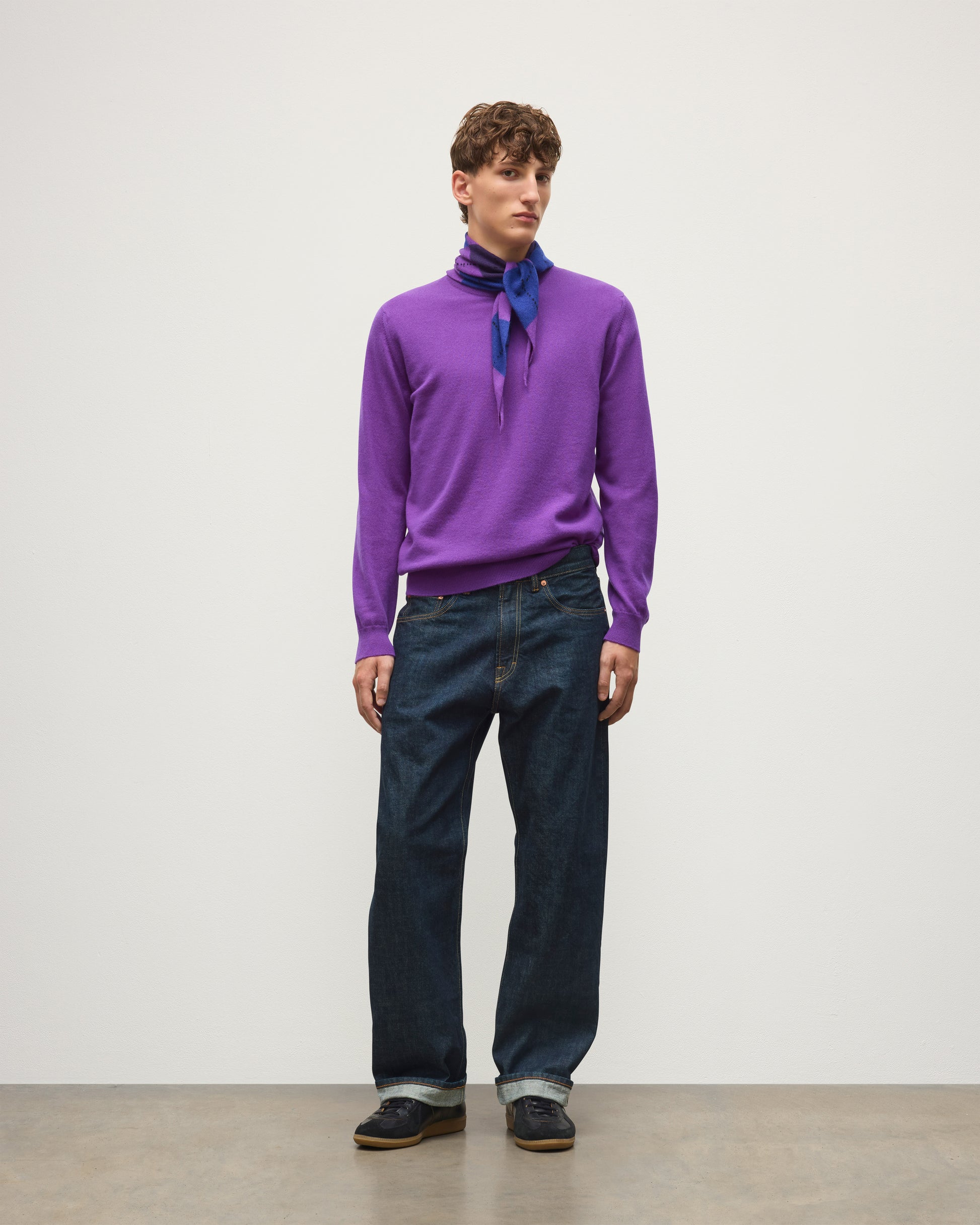 JOHNSTONS OF ELGIN REUBEN CREW CASHMERE CREW NECK SWEATER - 2 PLY PURPLE 100% CASHMERE KAP06051SD5371